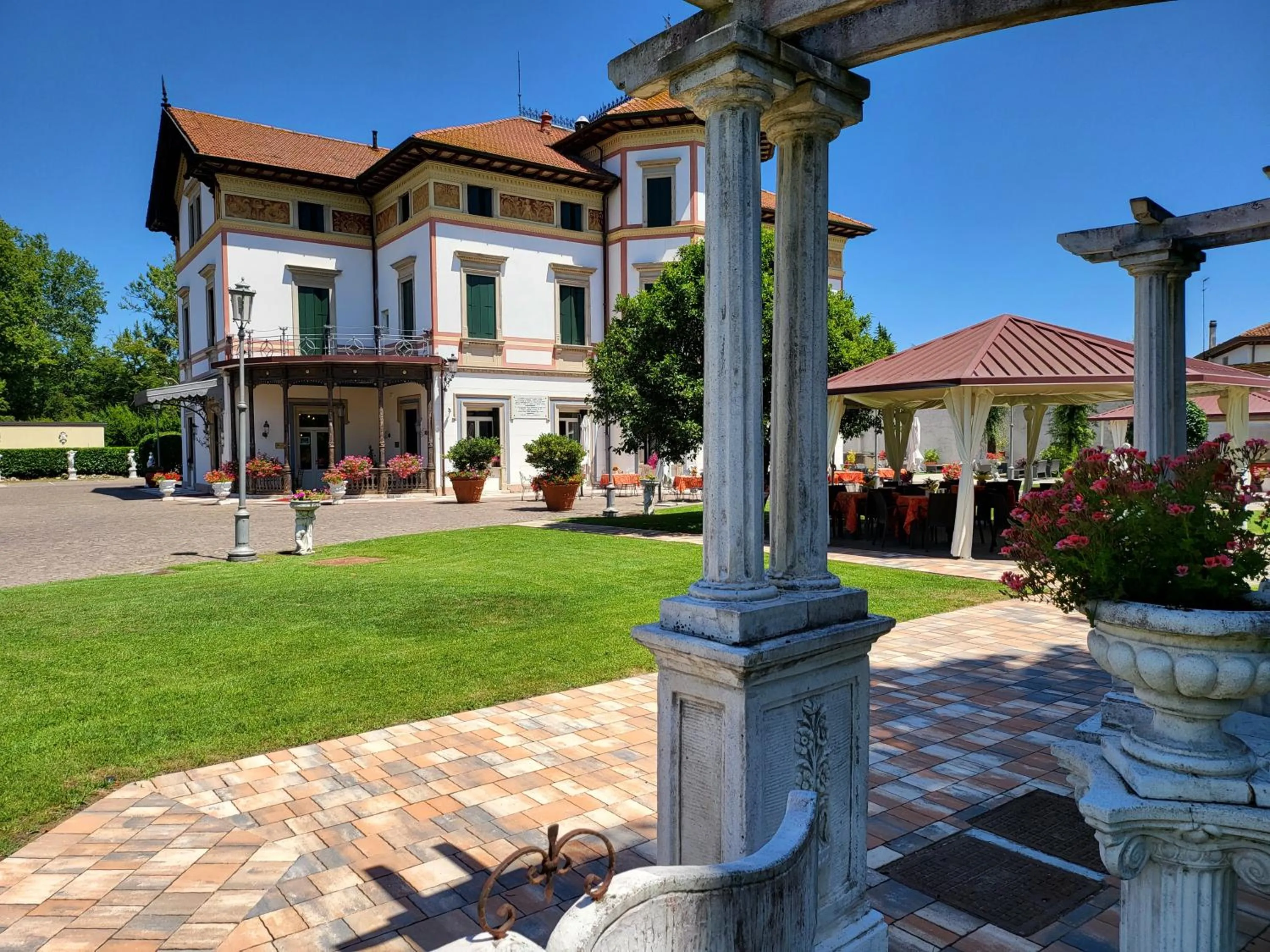 Property building in Hotel Villa Stucky