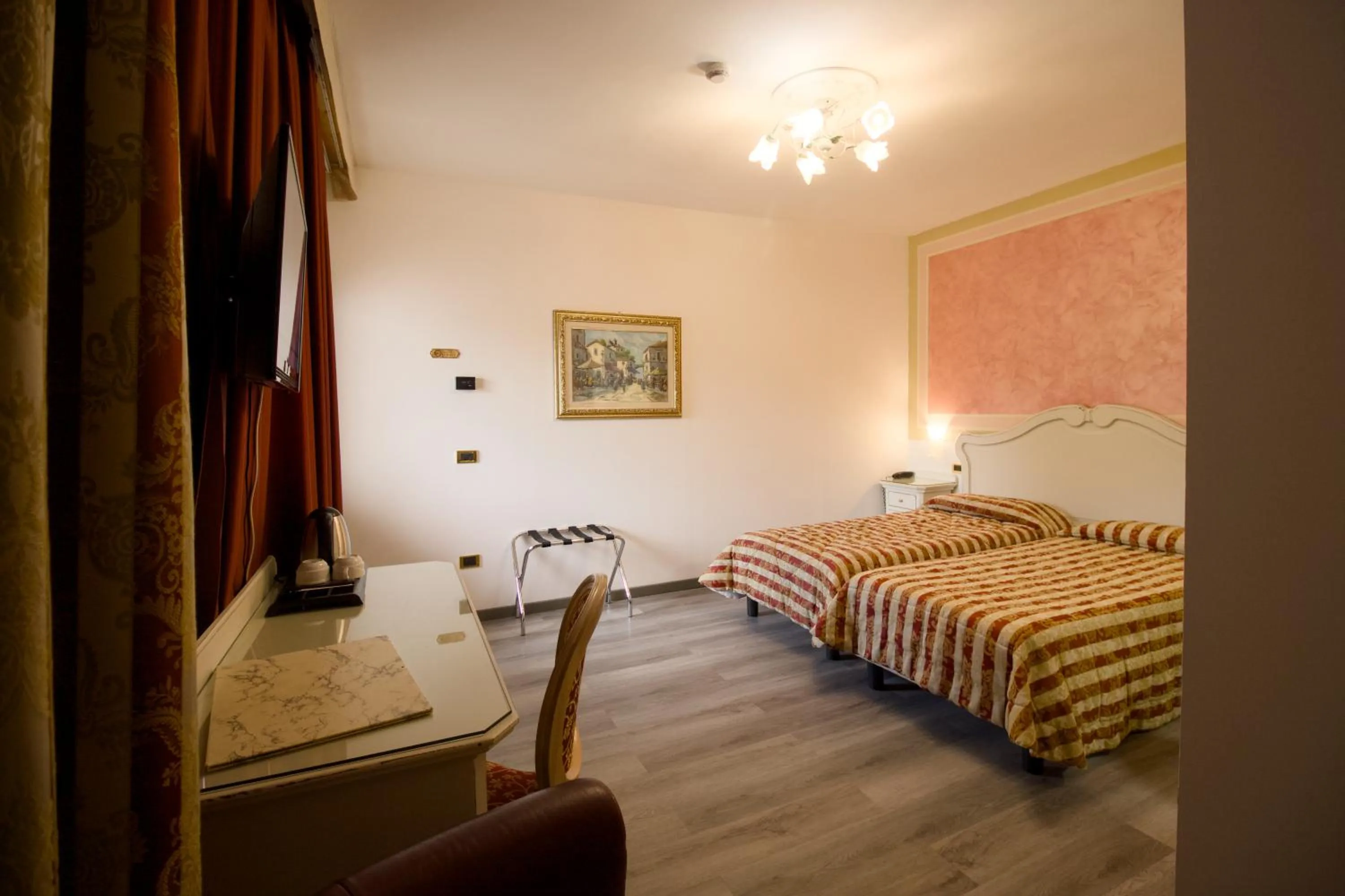 TV and multimedia, Bed in Hotel Villa Stucky