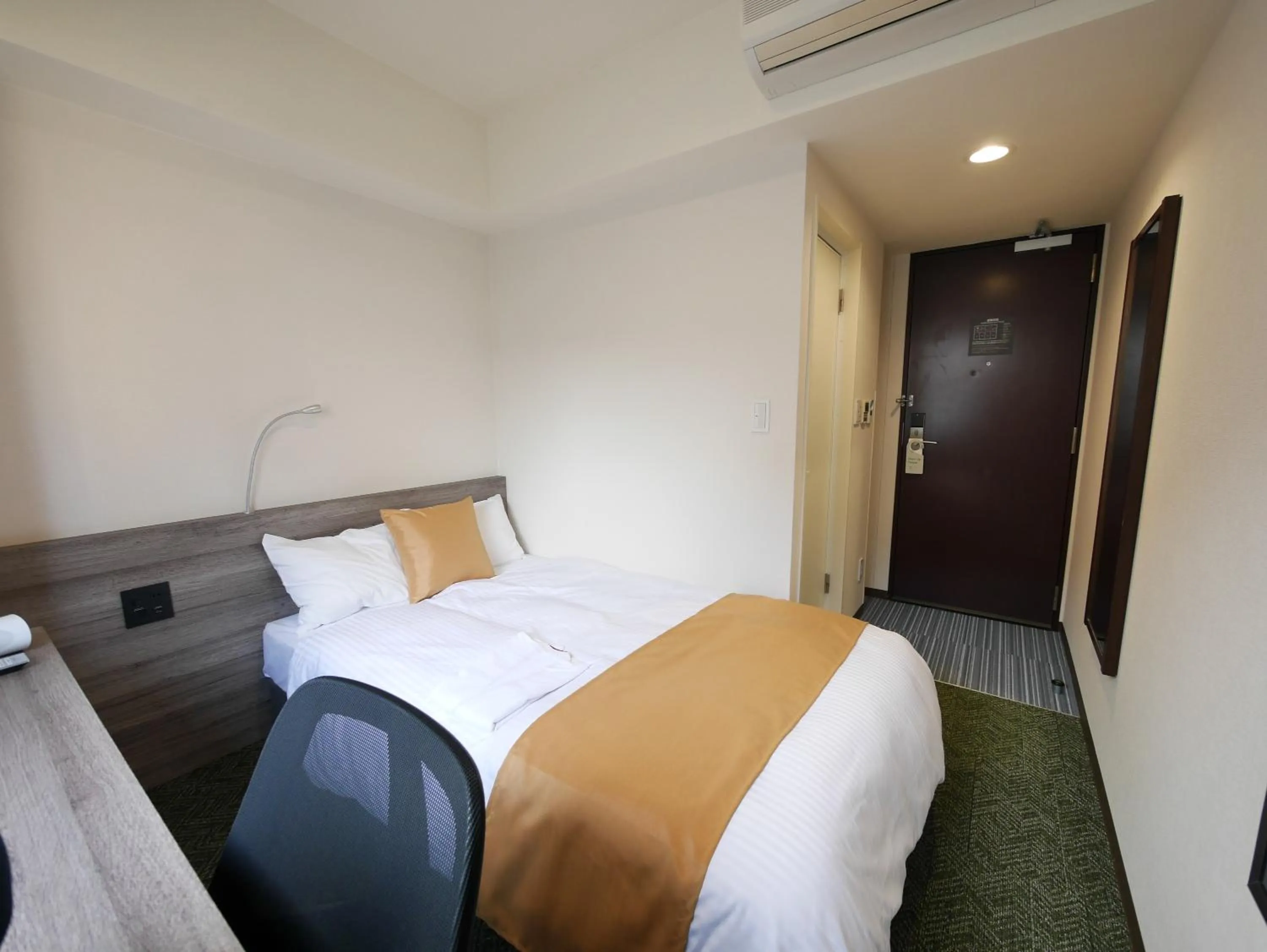 Photo of the whole room, Bed in Hotel Comfybed Ginza