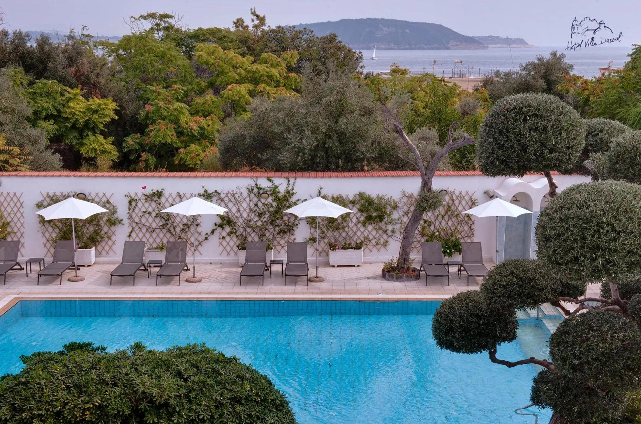 Swimming pool in Hotel Villa Durrueli Resort & Spa