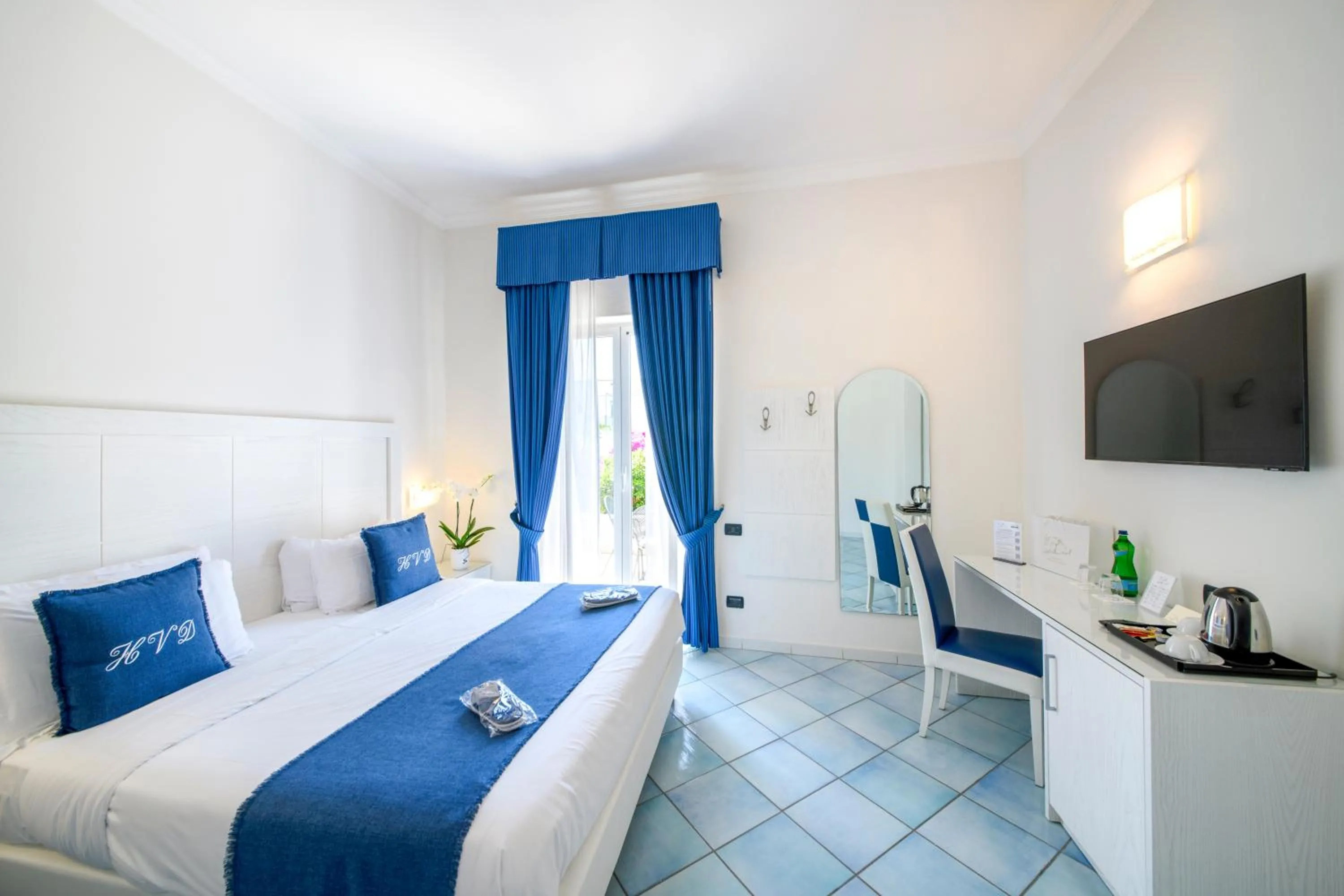 Photo of the whole room, Bed in Hotel Villa Durrueli Resort & Spa