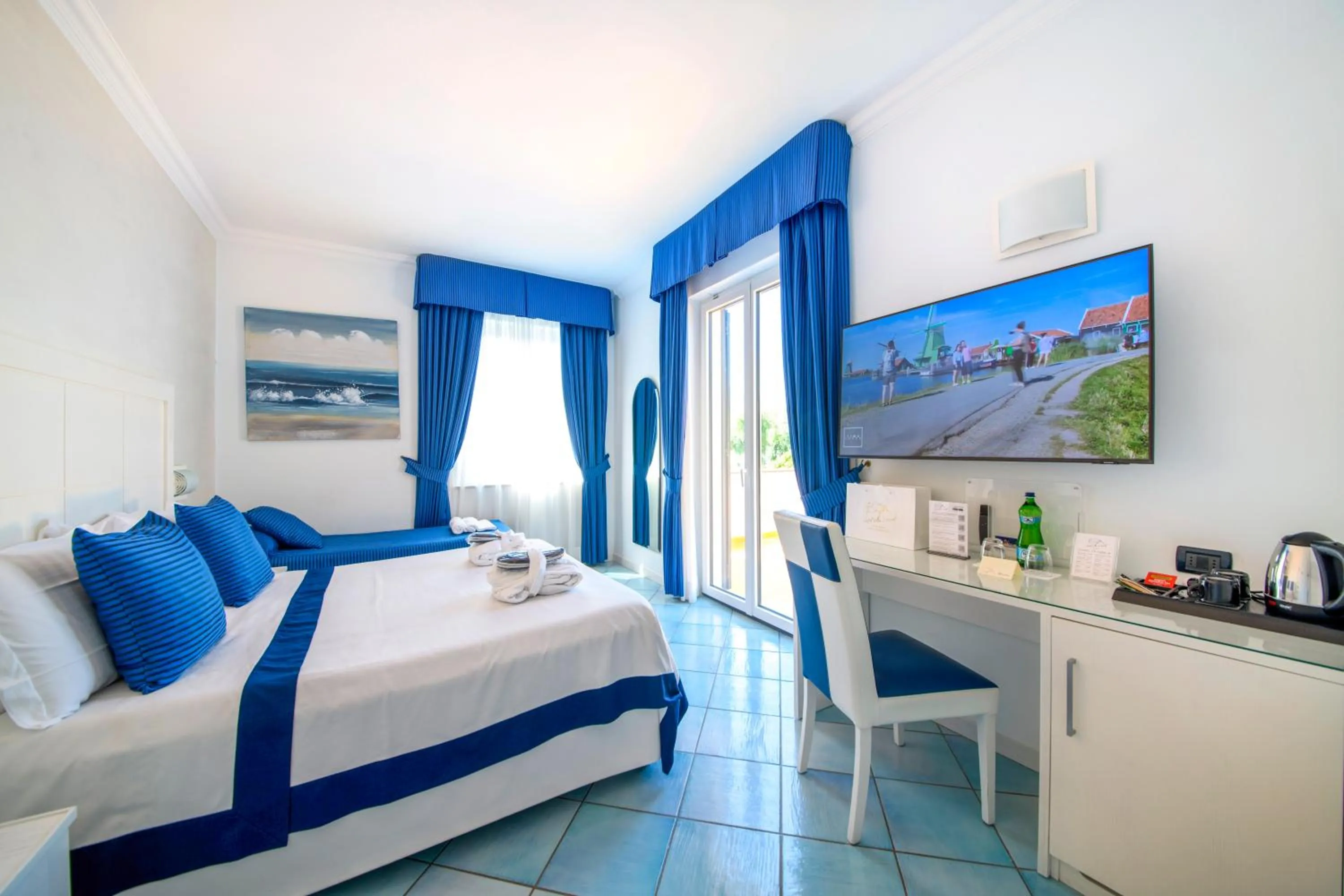 TV and multimedia, Bed in Hotel Villa Durrueli Resort & Spa