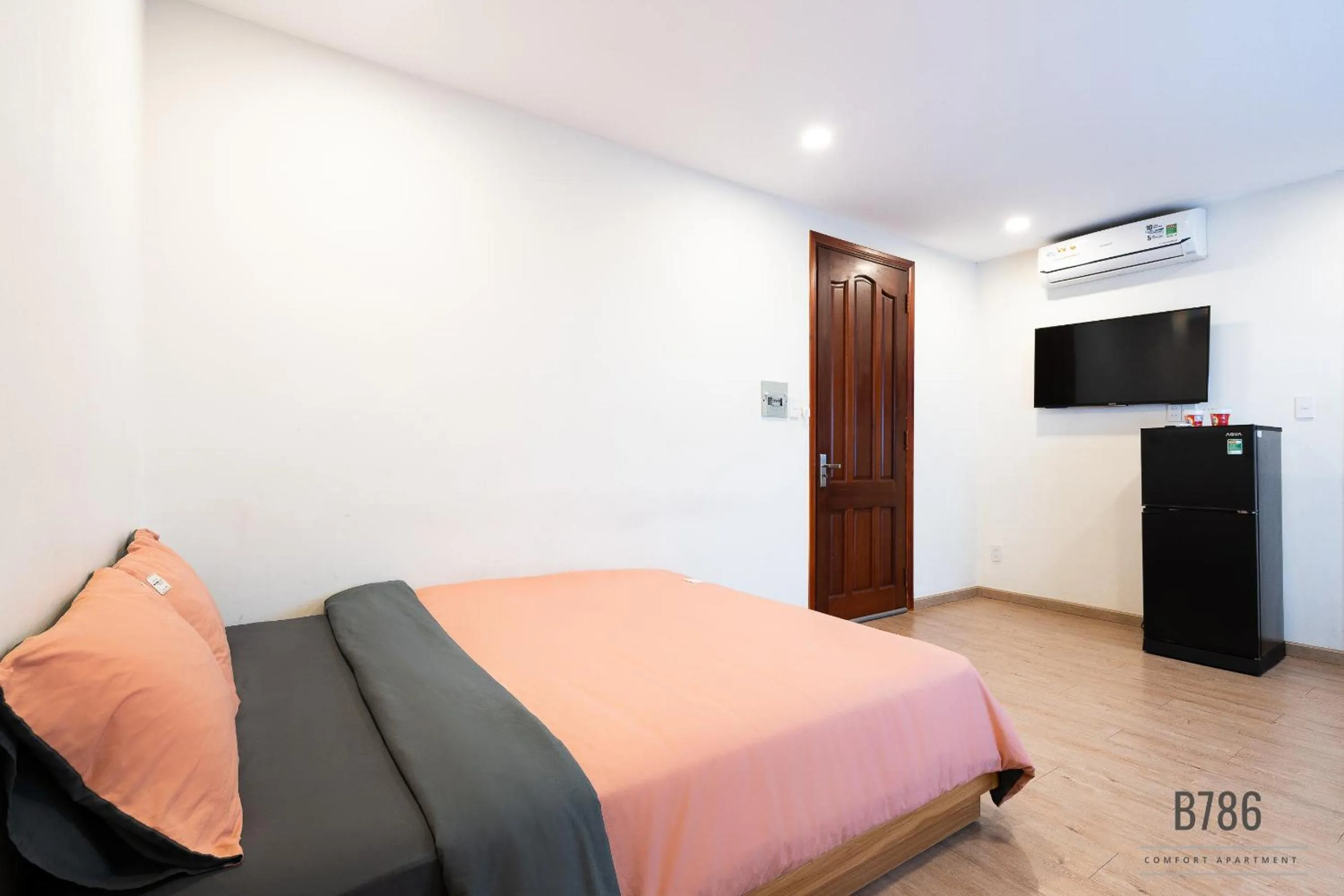 Bed in B786 Airport Apartment