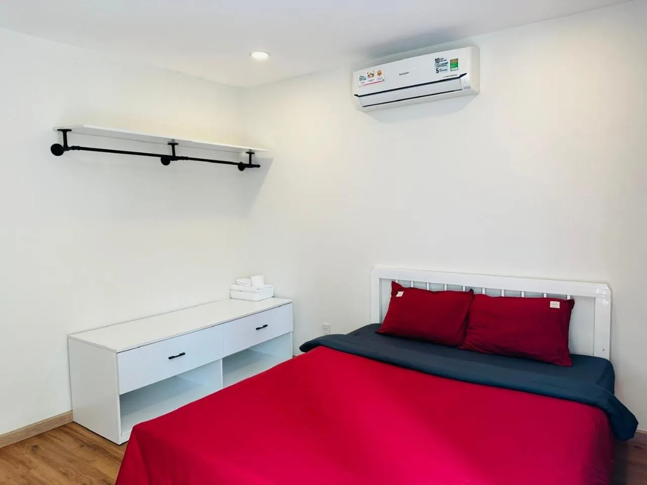 Bed in B786 Airport Apartment