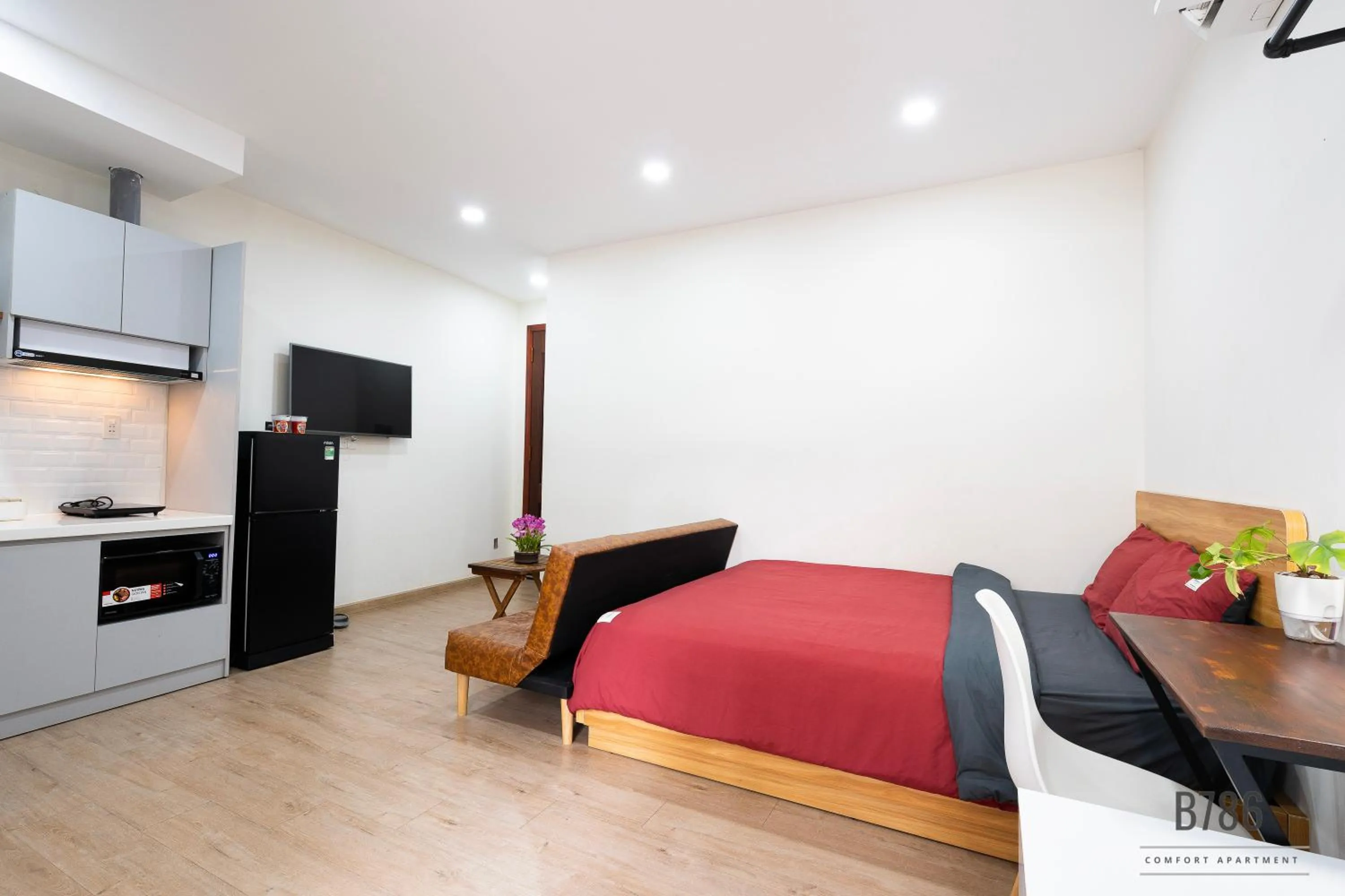 B786 Airport Apartment