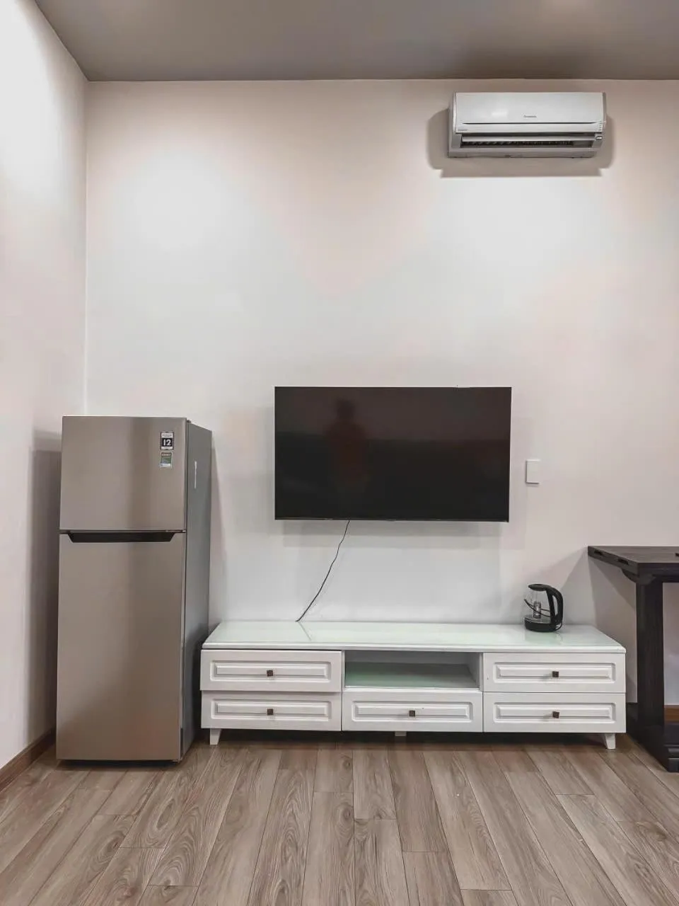 B786 Airport Apartment