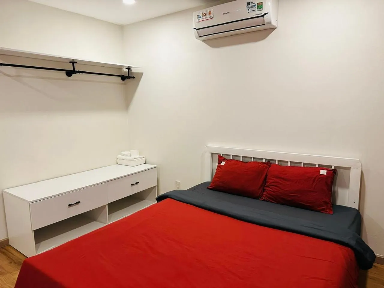 Bed in B786 Airport Apartment