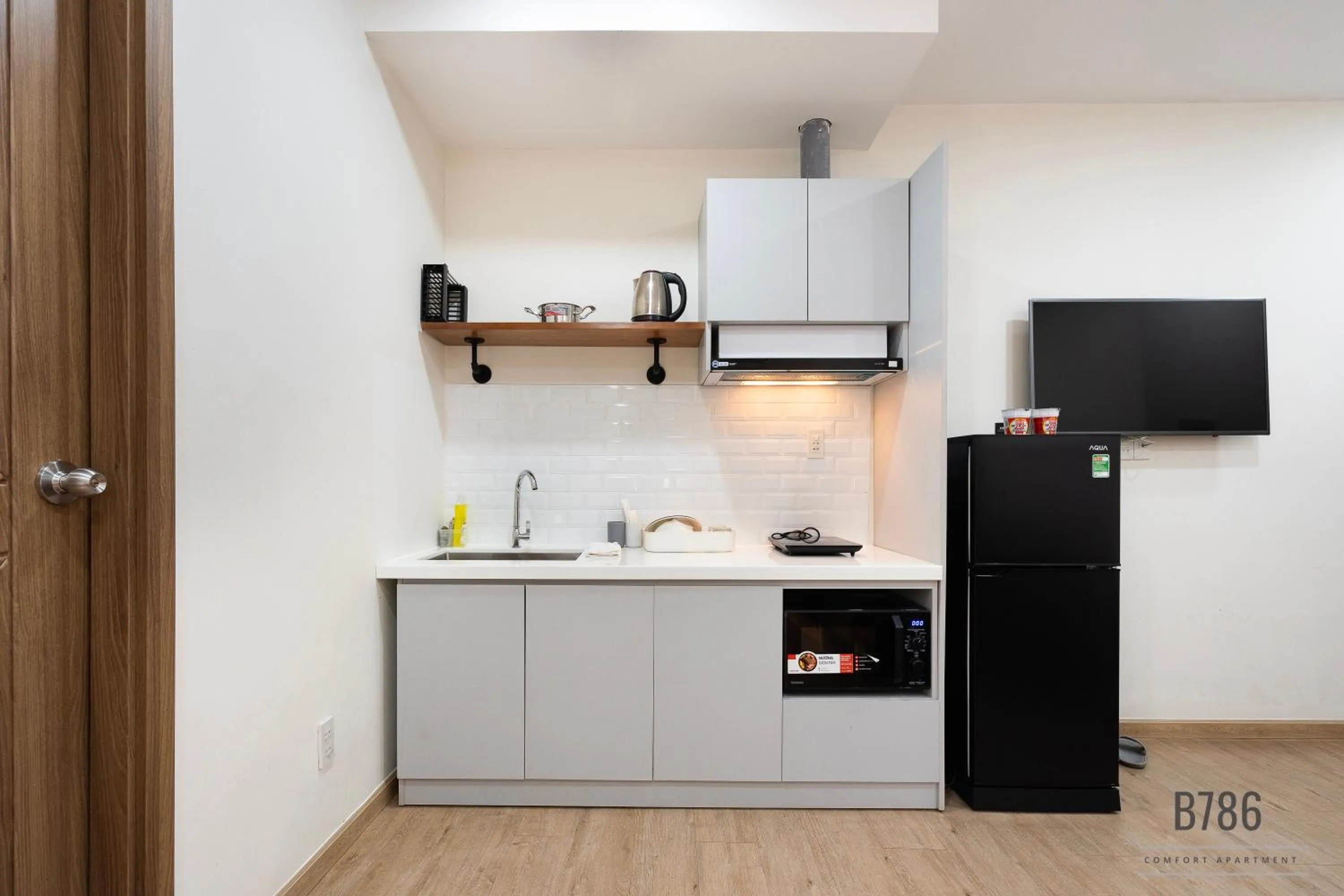 B786 Airport Apartment