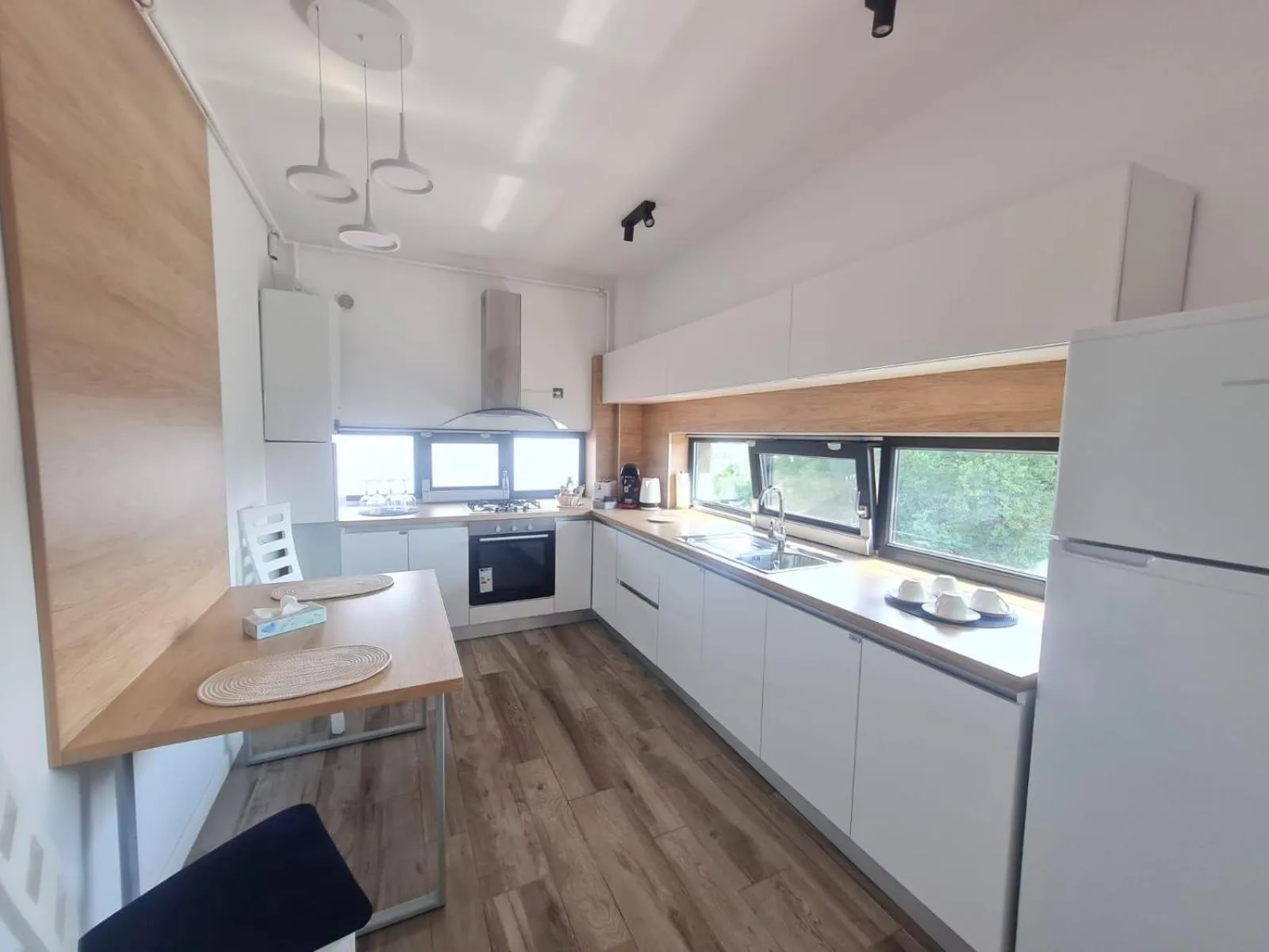 Kitchen or kitchenette in ResHome Apartments&Rooms