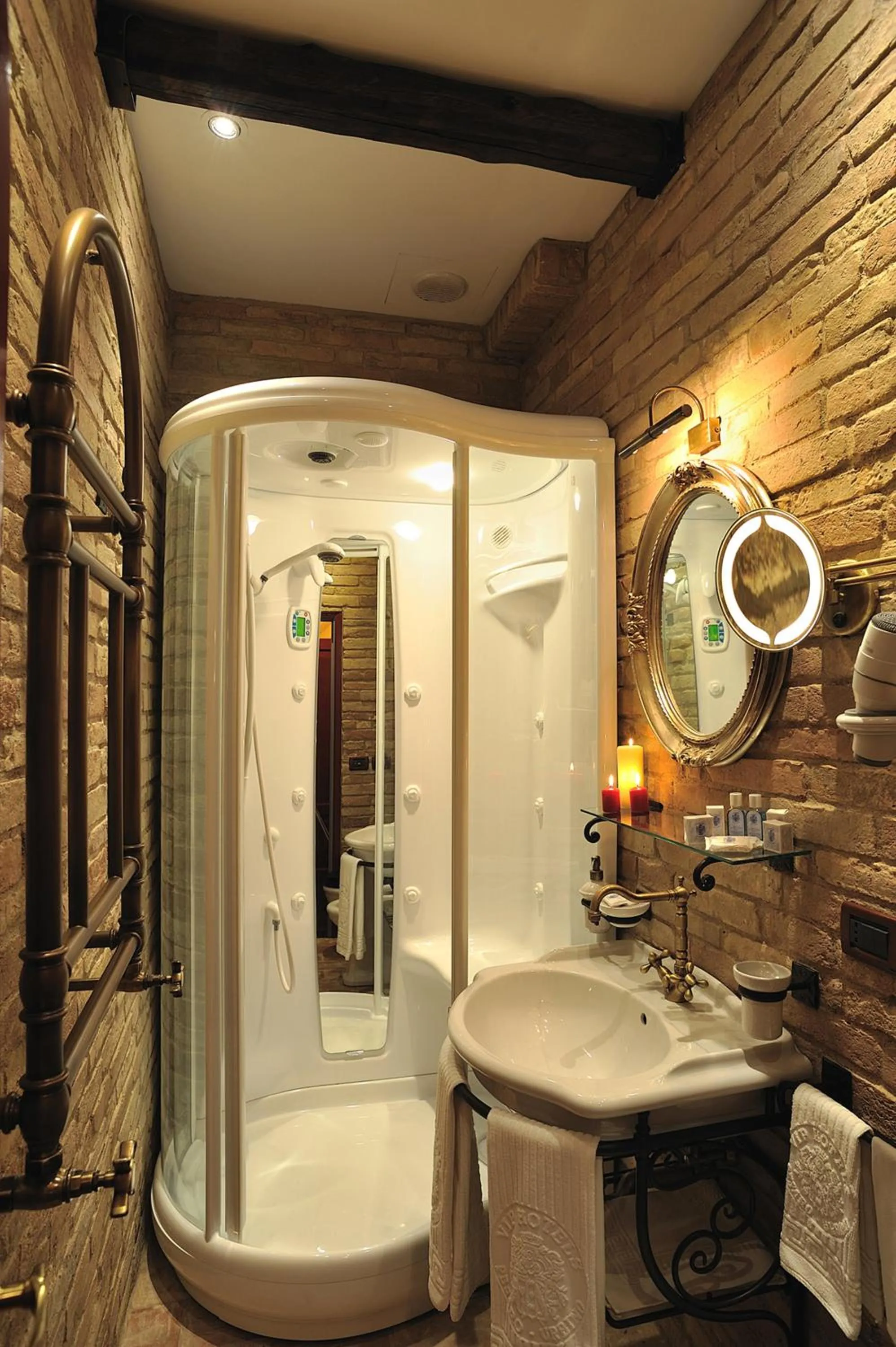 Shower in Hotel Bonconte