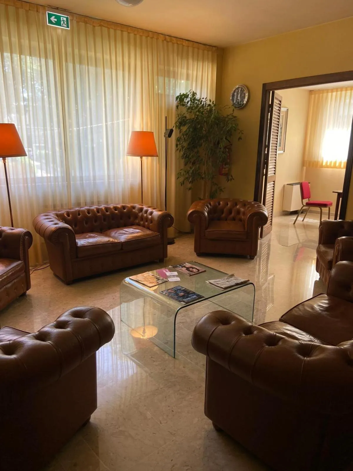 Communal lounge/ TV room in Hotel Savoy