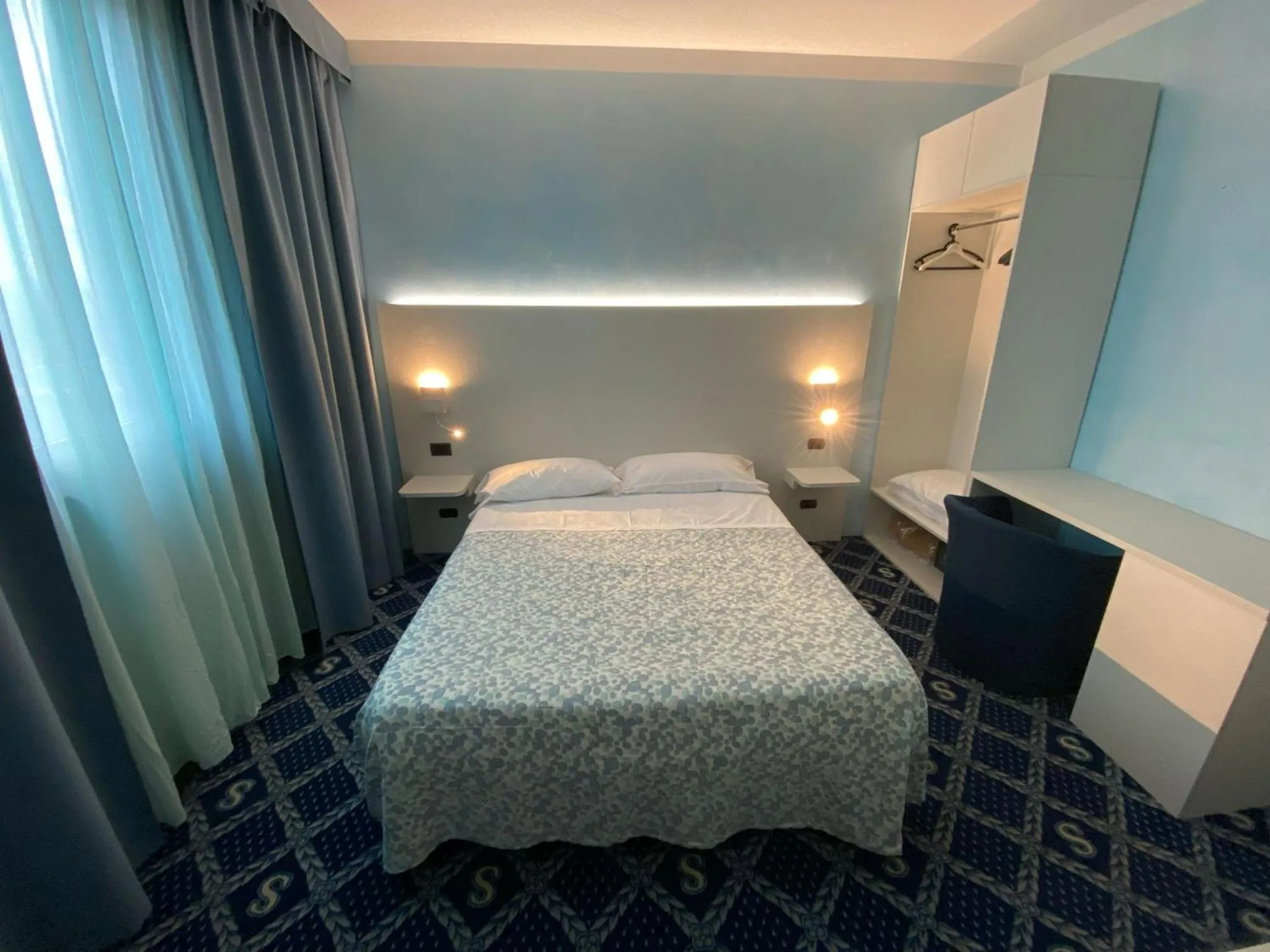 Bedroom, Bed in Hotel Savoy