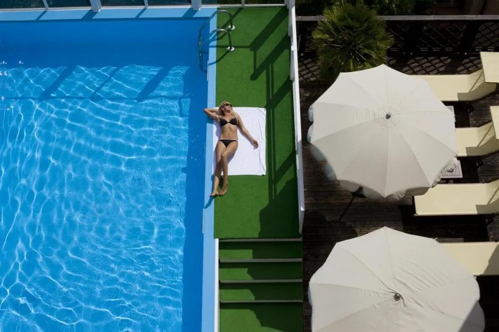Swimming pool in Hotel Savoy