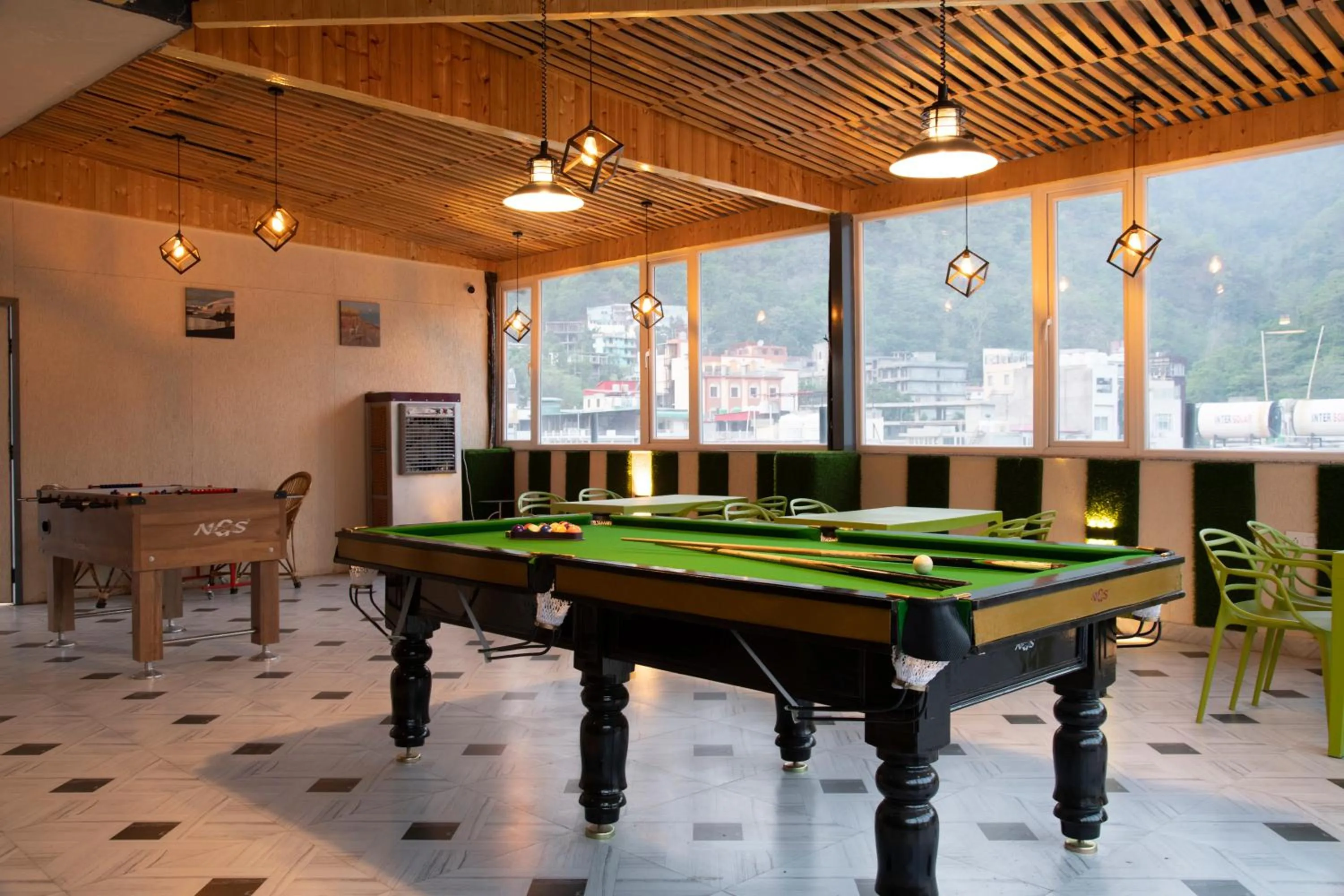 Billiard in Hotel Dream Inn