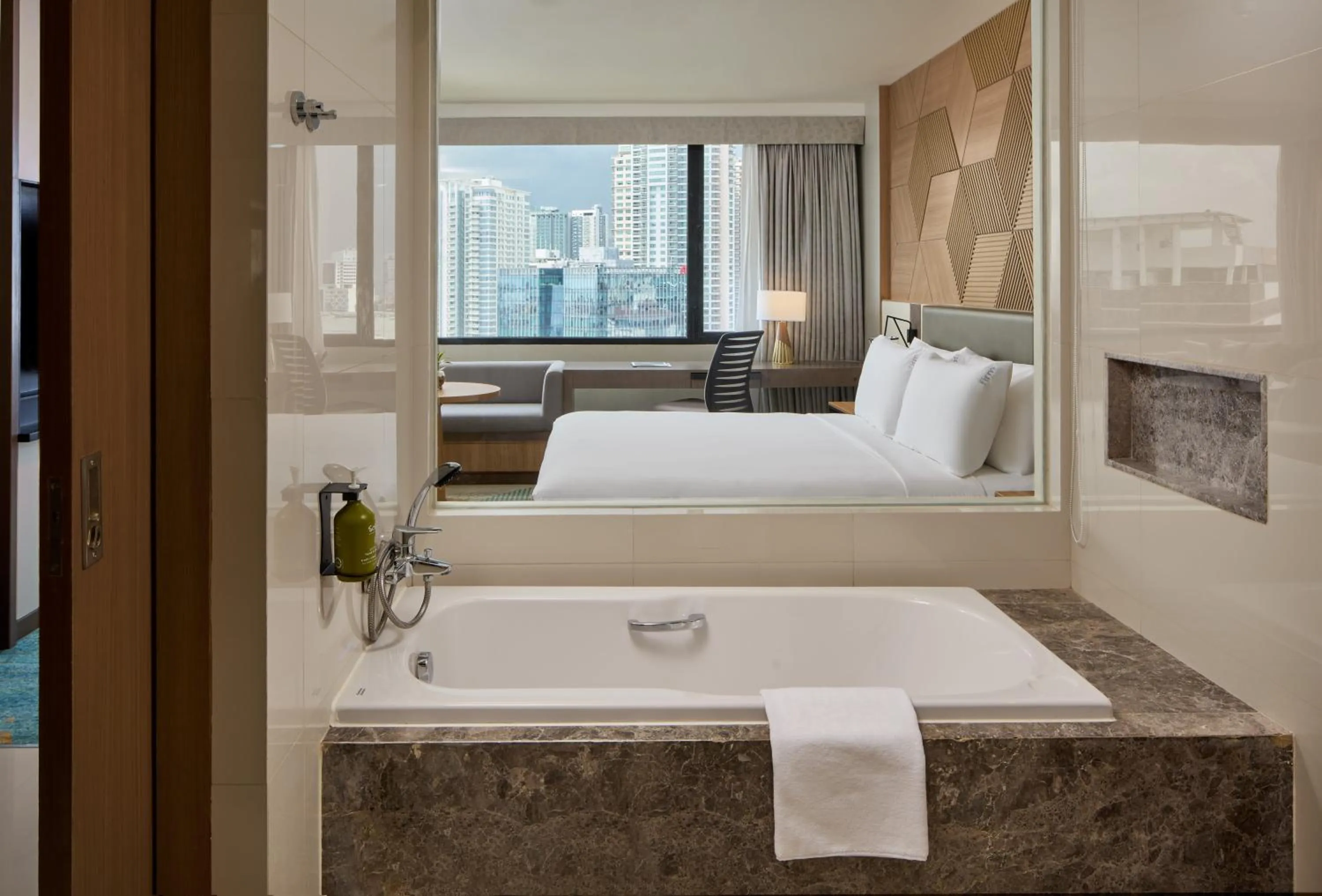 Bed in Holiday Inn Cebu City by IHG