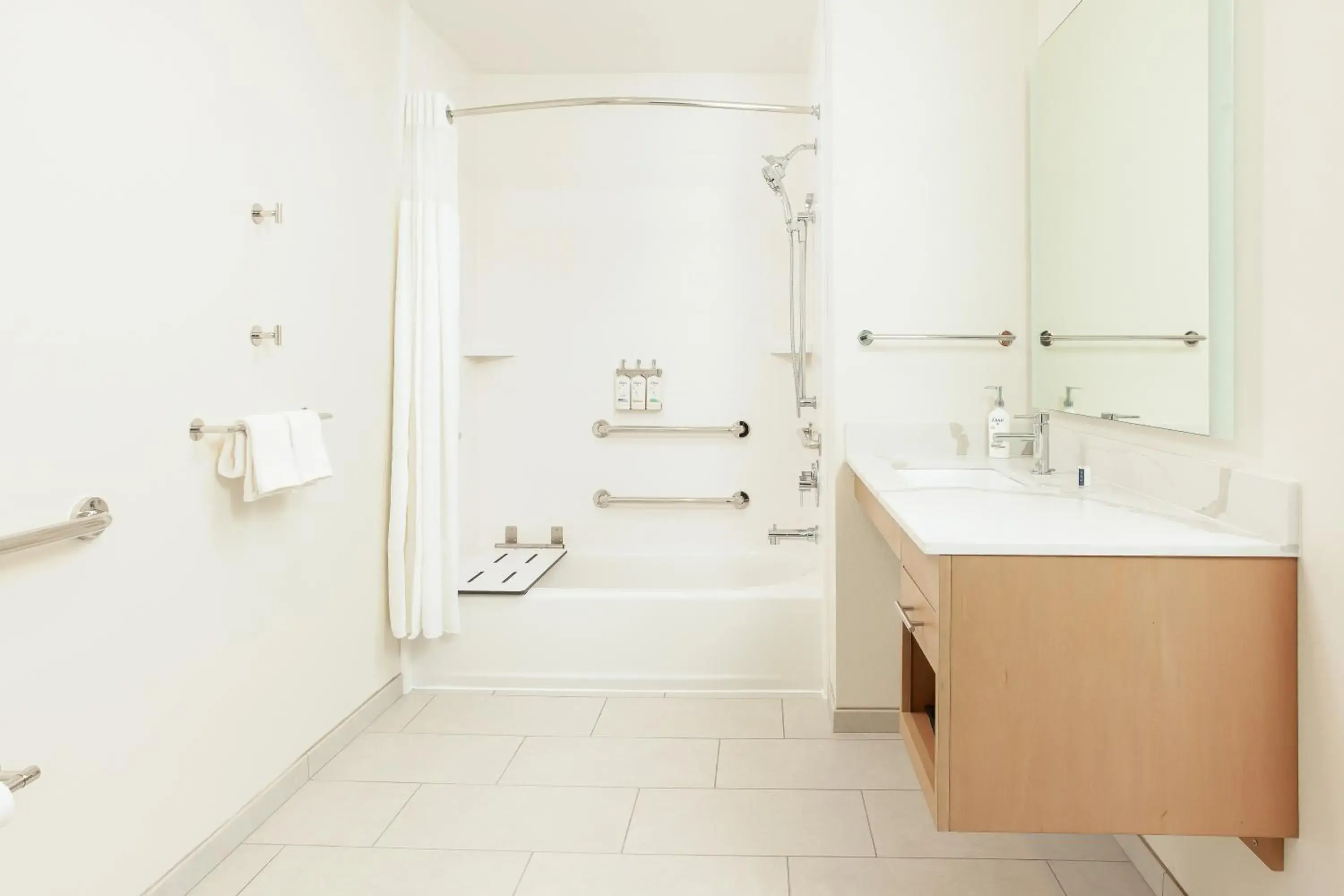 One-Bedroom Queen Room with Two Queen Beds and Mobility Accessible Tub - Non-Smoking in Staybridge Suites - San Bernardino - Loma Linda One-Bedroom Queen Room with Two Queen Beds and Mobility Accessible Tub - Non-Smoking in Staybridge Suites - San Bernardino - Loma Linda