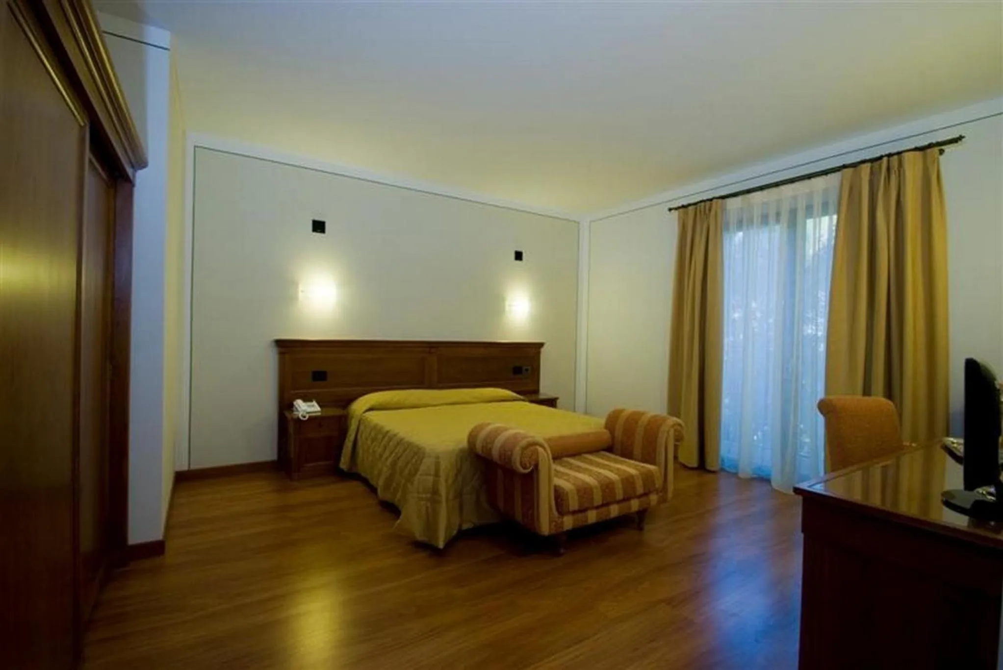 Photo of the whole room, Bed in Vesta Domus