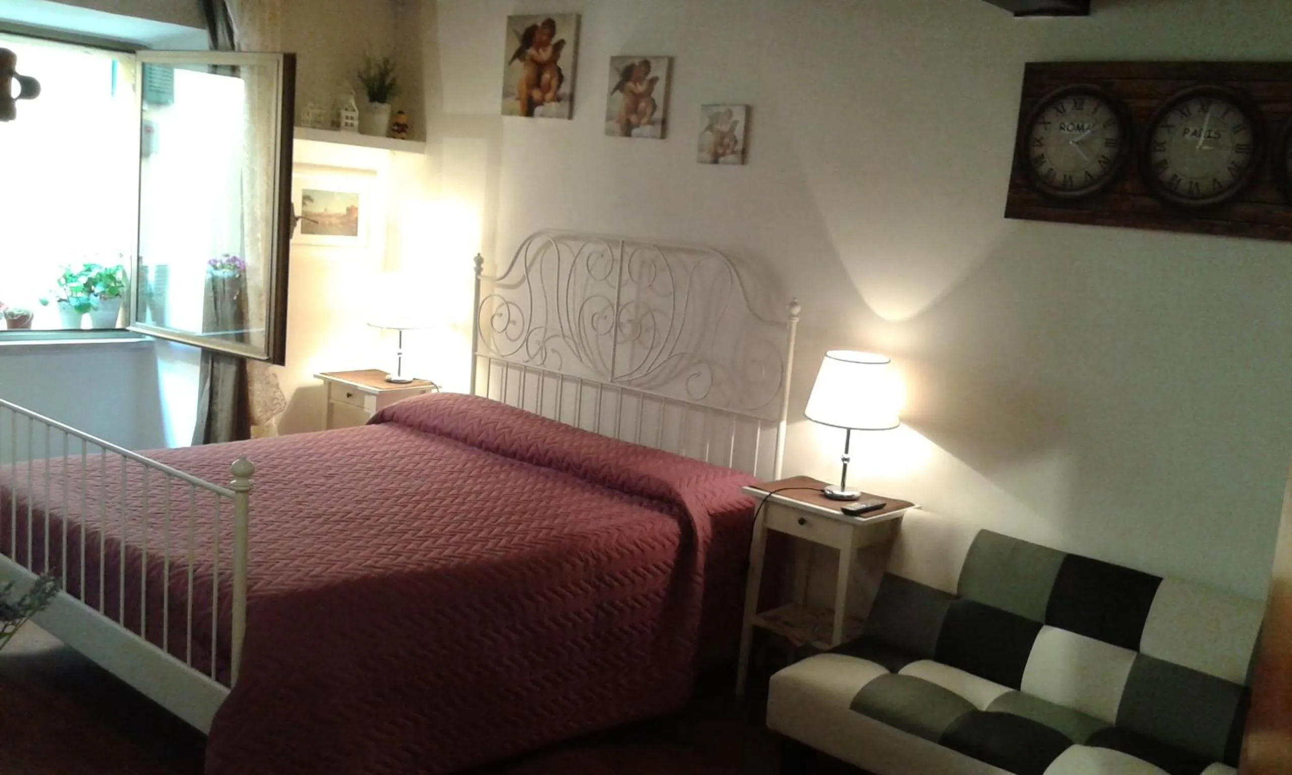 Photo of the whole room, Bed in Vesta Domus