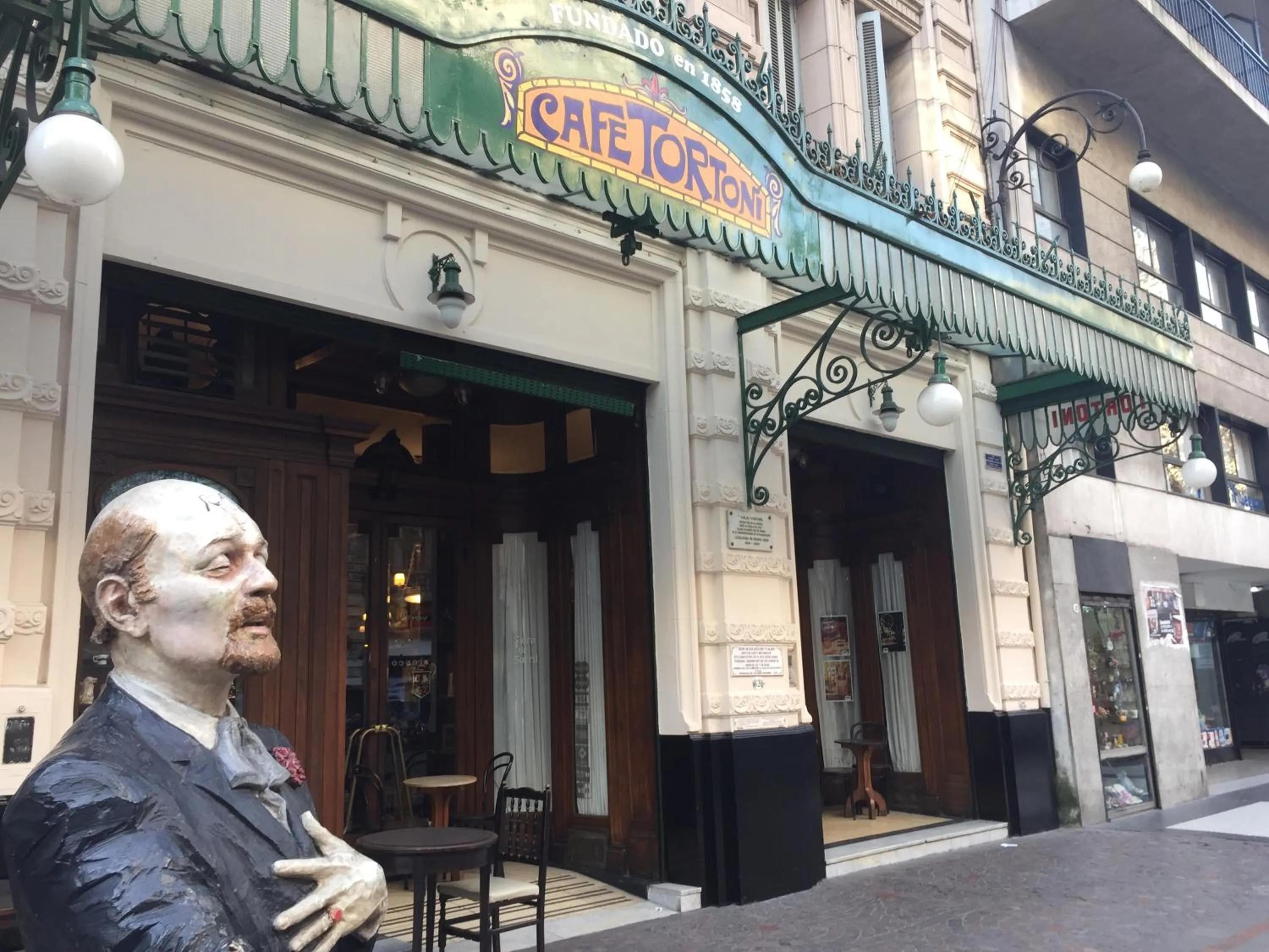 Restaurant/places to eat in BENS Downtown Apartments