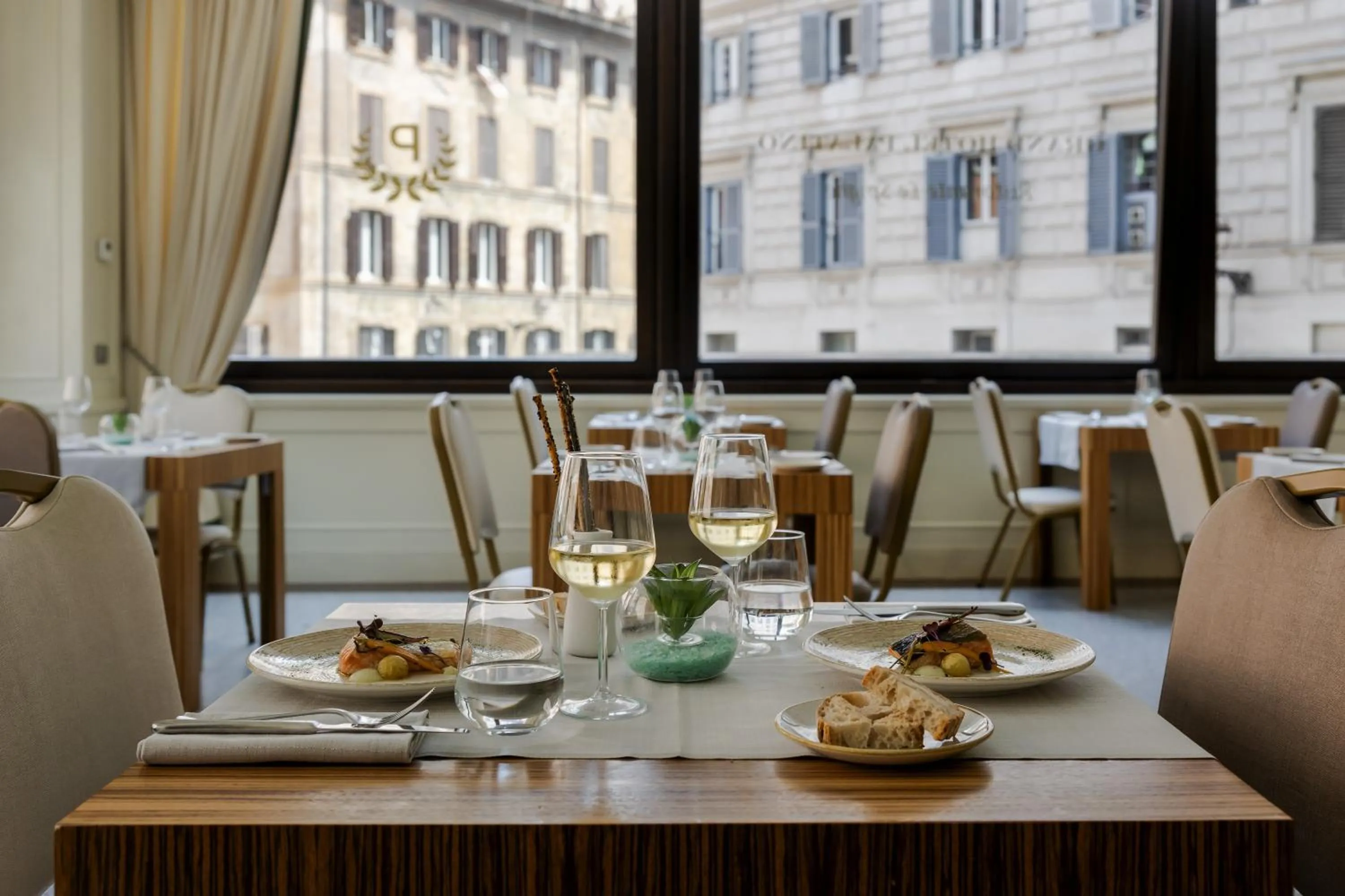 Restaurant/places to eat in FH55 Grand Hotel Palatino