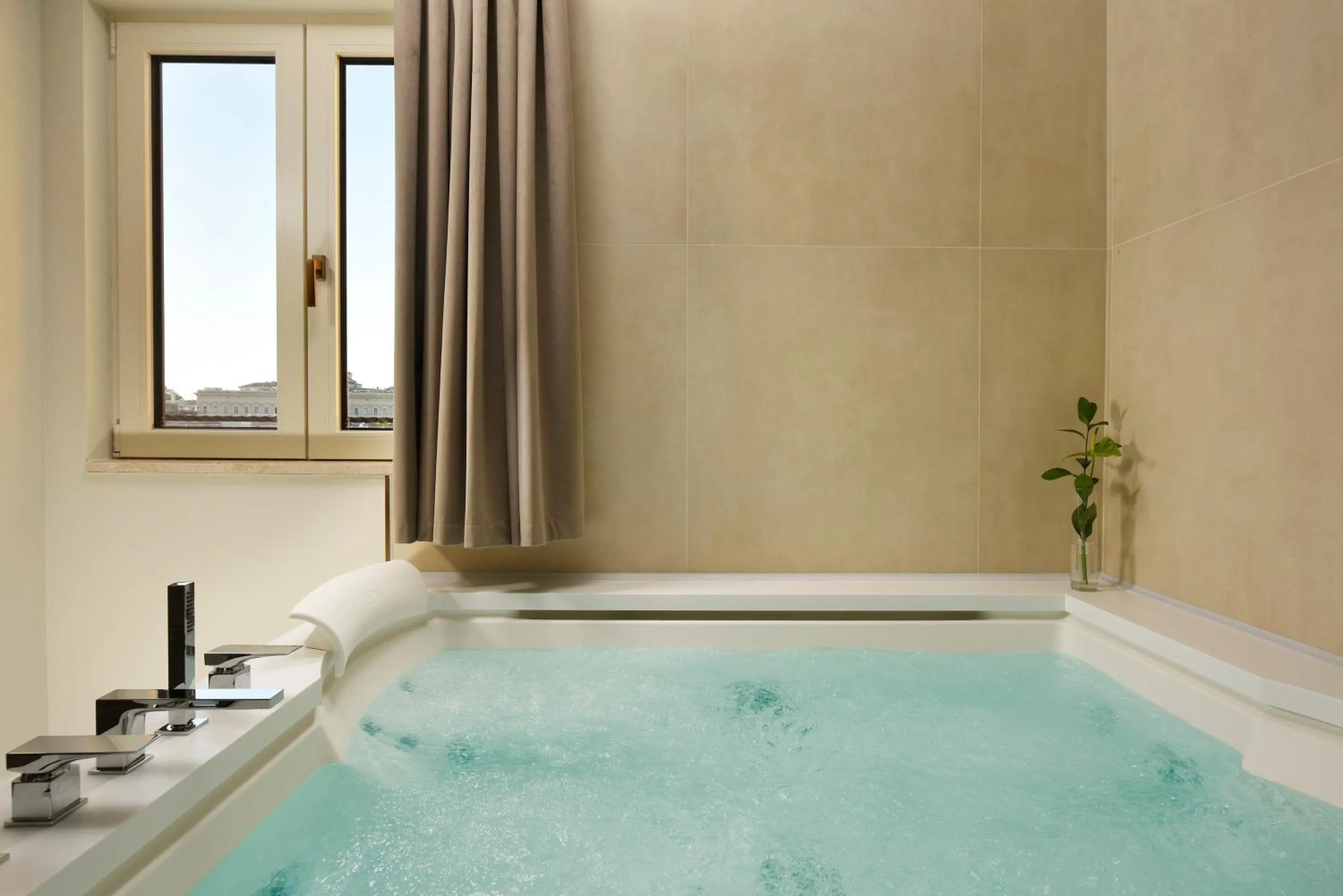 Hot Tub in FH55 Grand Hotel Palatino