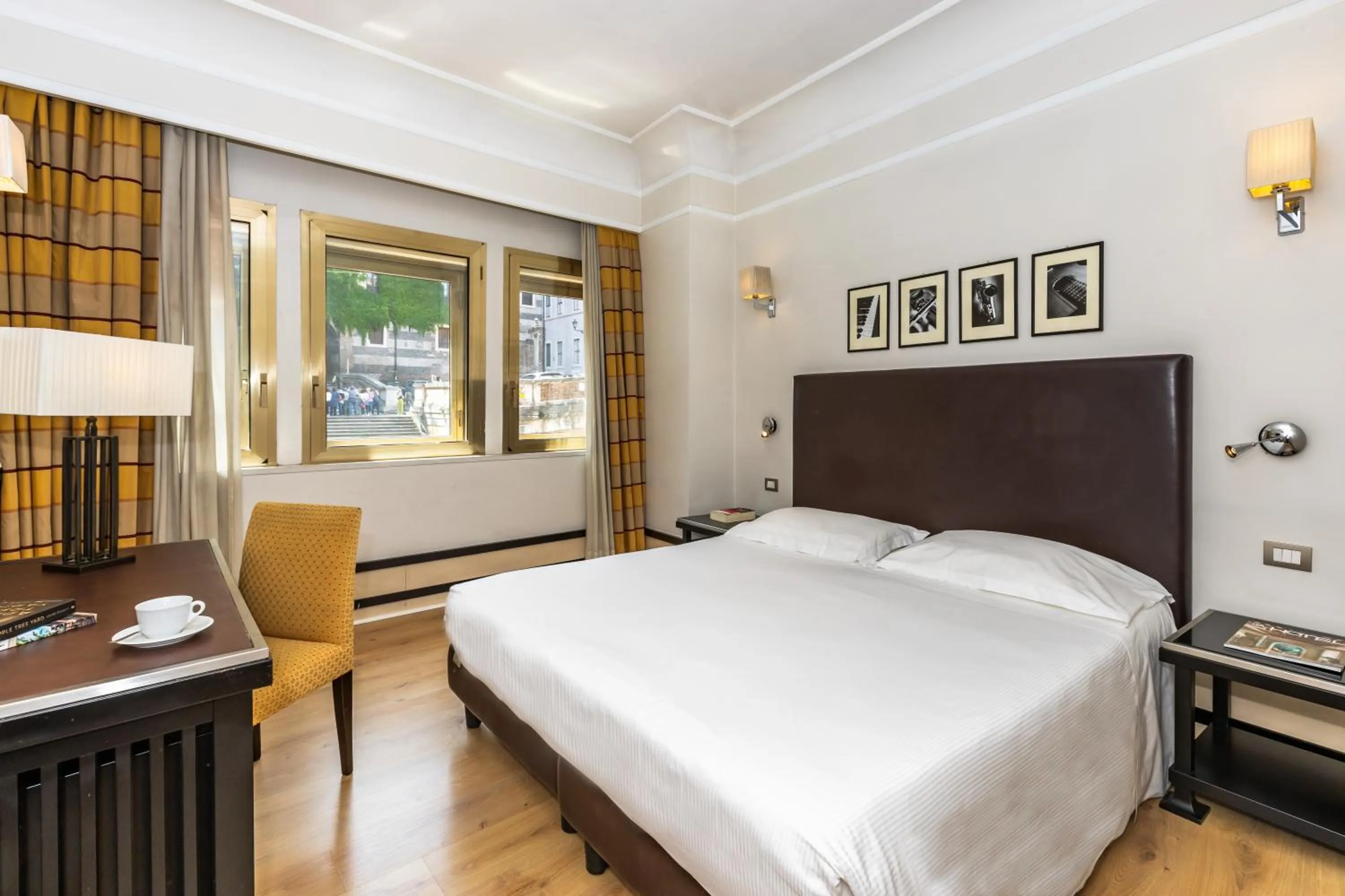 Bed in FH55 Grand Hotel Palatino