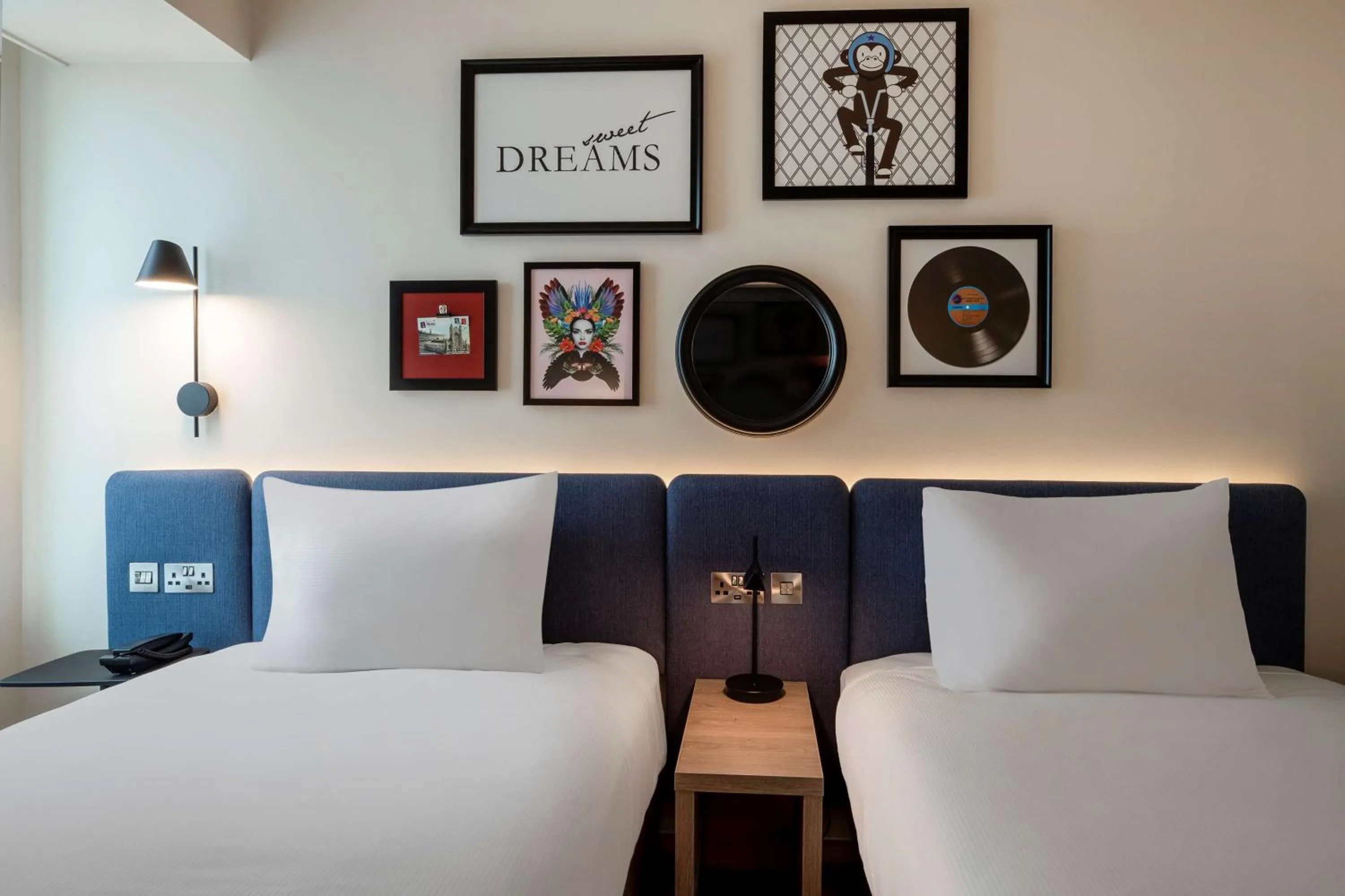 Bed in Hampton By Hilton Bath City