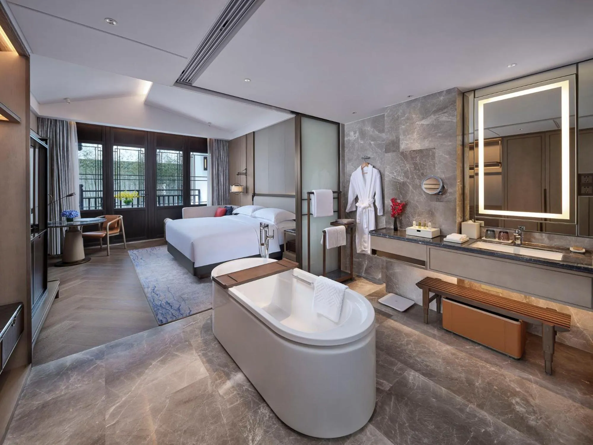 Bathroom, Bed in Doubletree By Hilton Yancheng Dayangwan