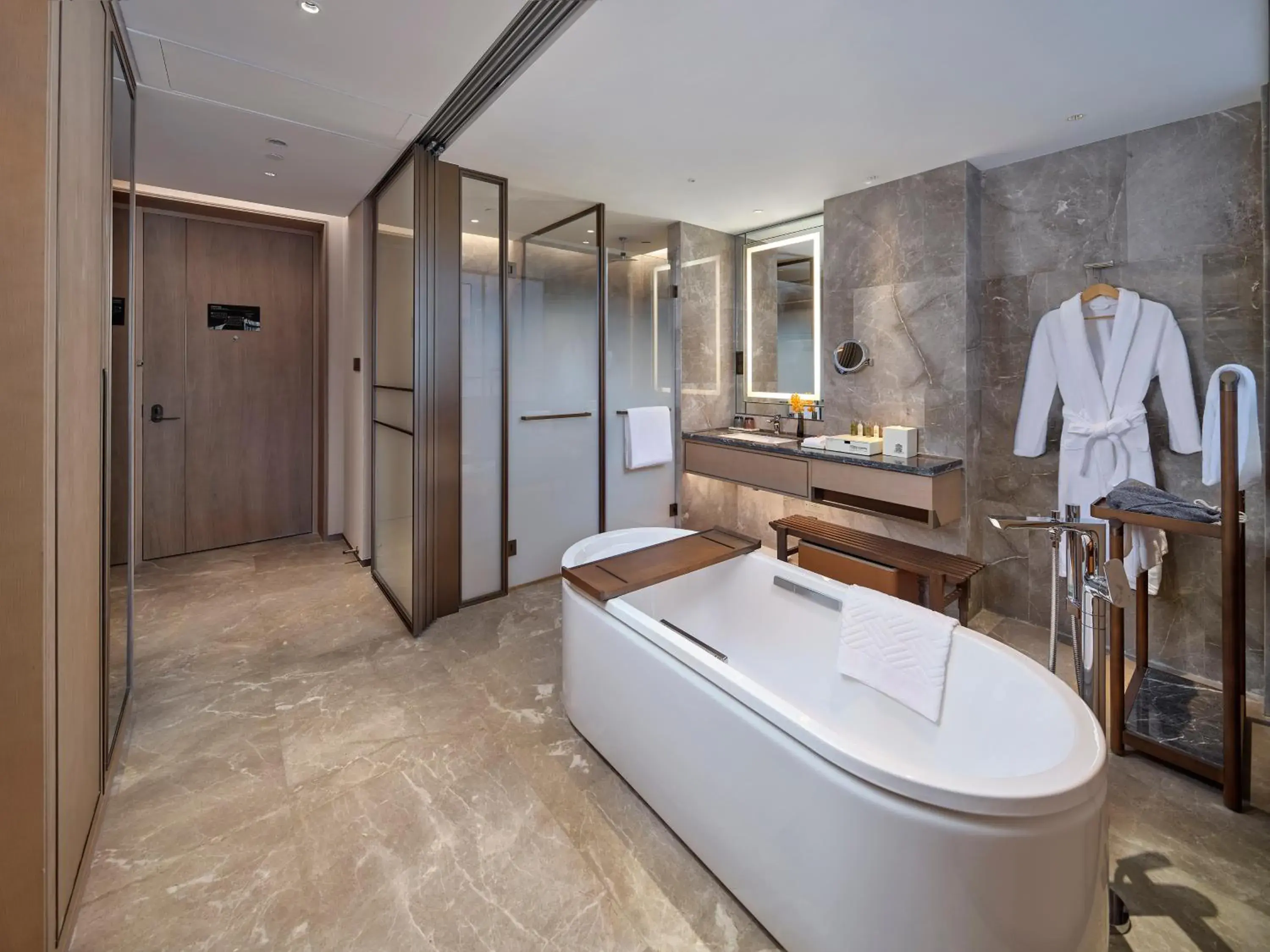 King Guest Room with Balcony in Doubletree By Hilton Yancheng Dayangwan King Guest Room with Balcony in Doubletree By Hilton Yancheng Dayangwan