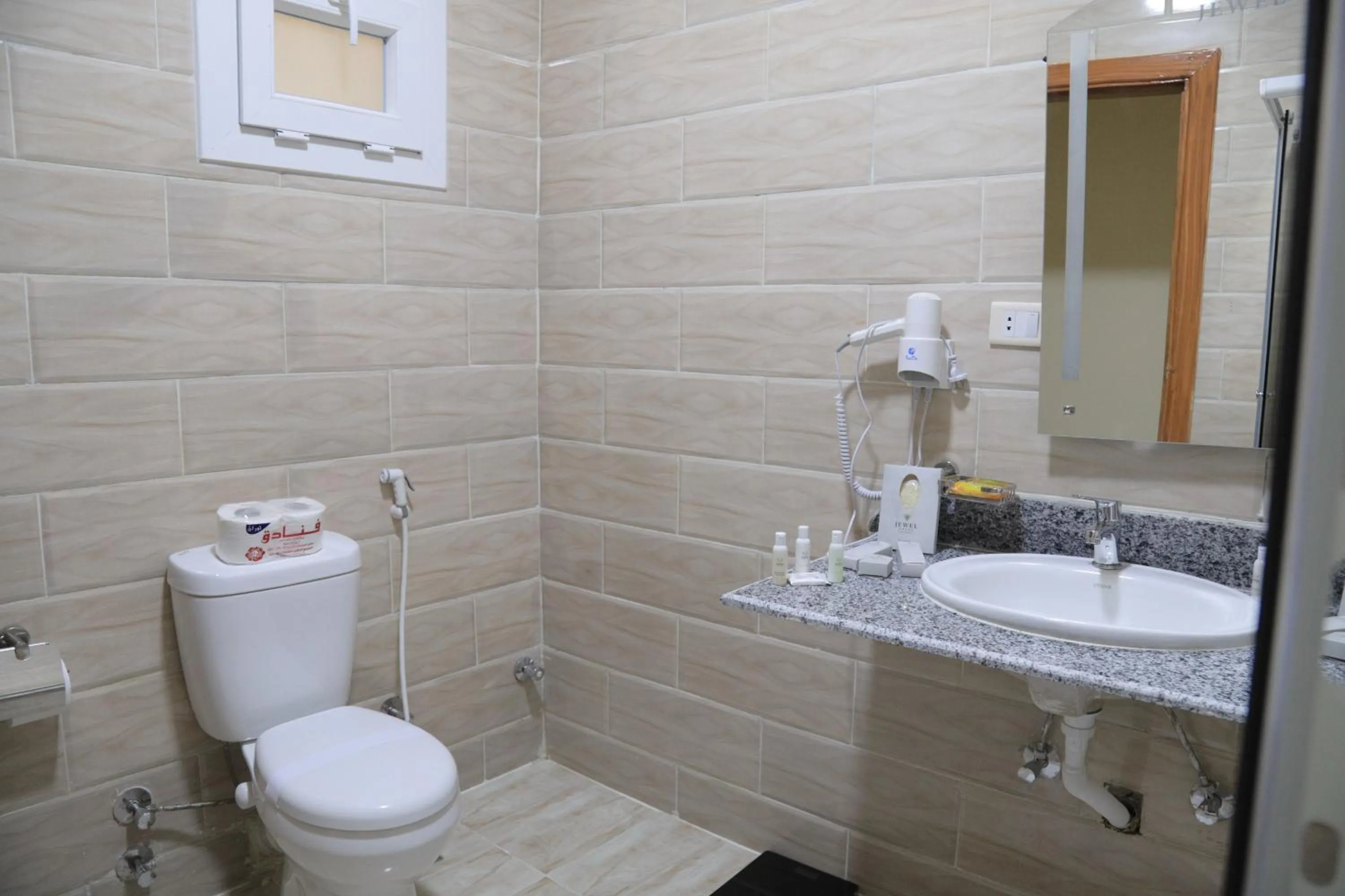 Bathroom in Jewel Fayed Hotel