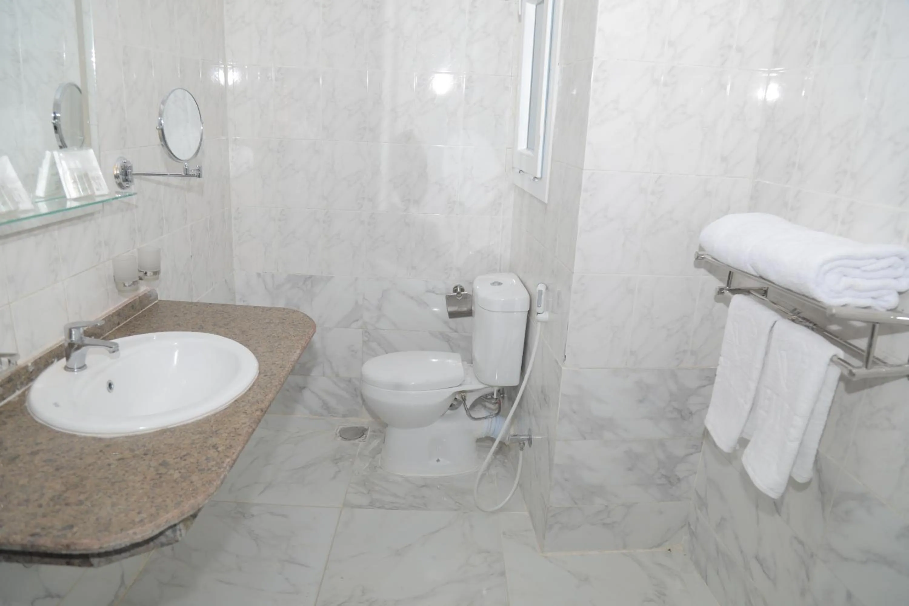 Bathroom in Jewel Fayed Hotel