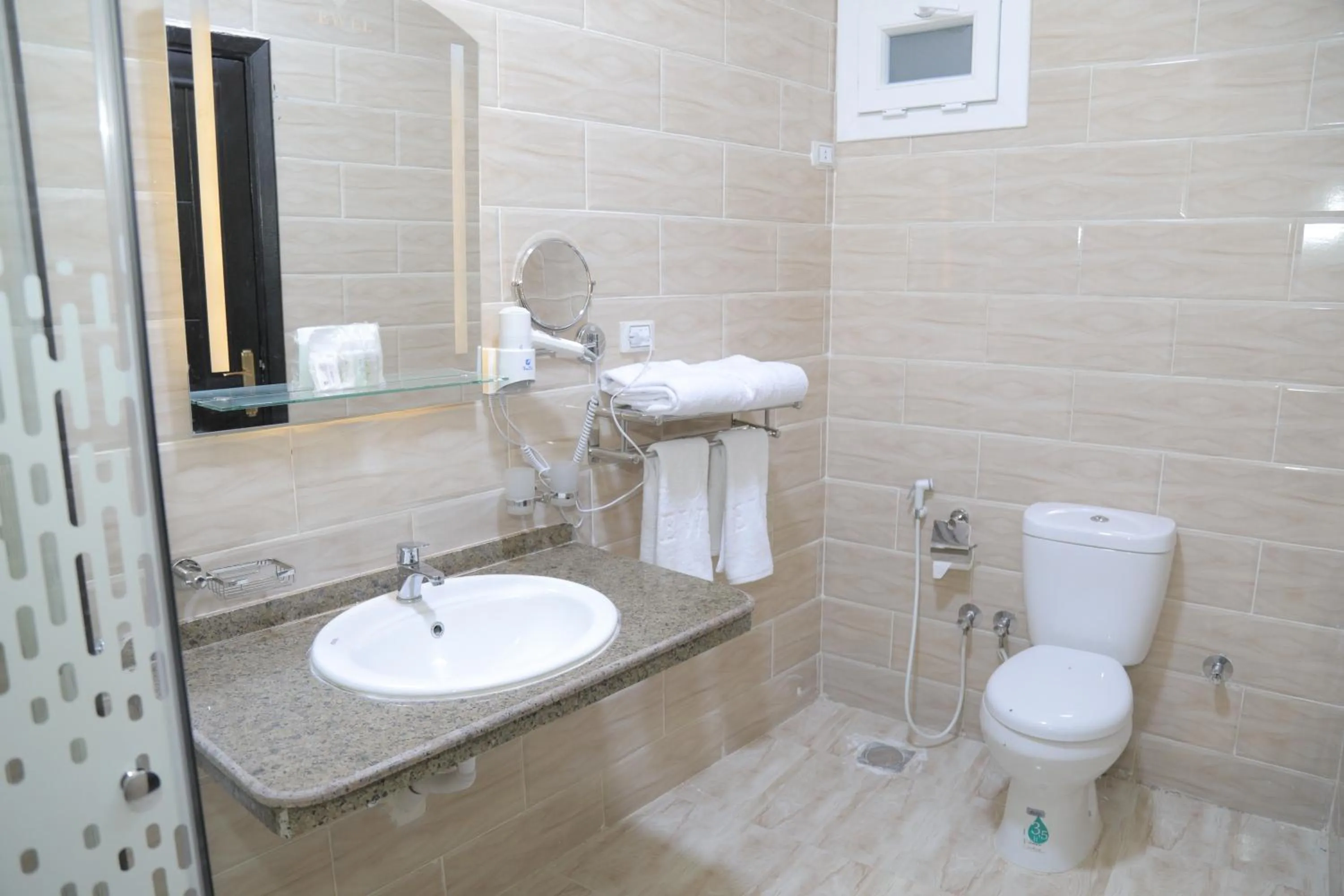 Bathroom in Jewel Fayed Hotel