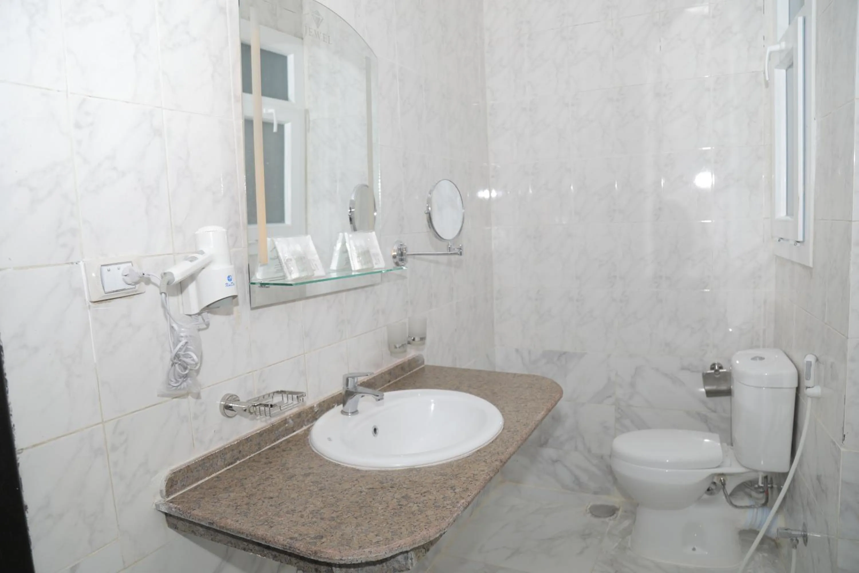 Bathroom in Jewel Fayed Hotel