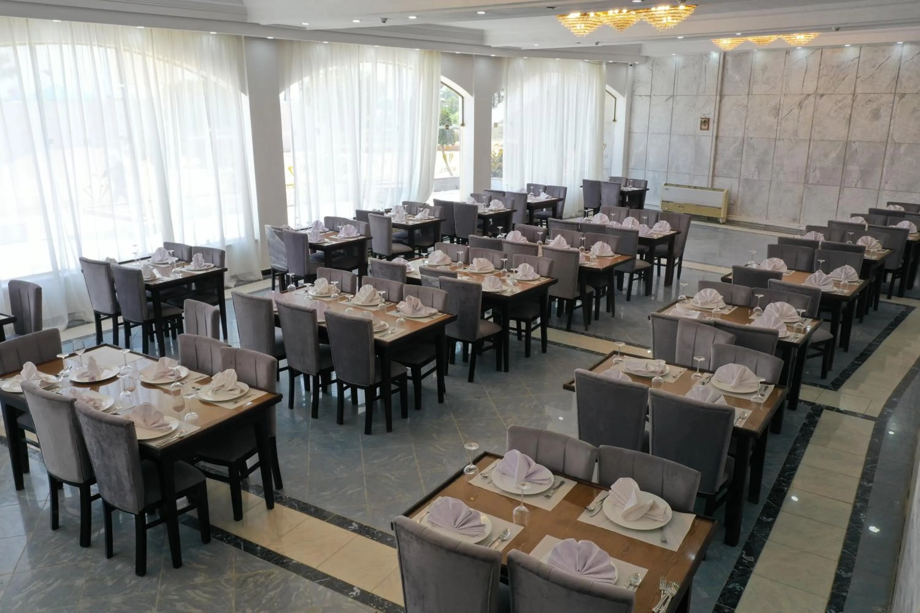 Restaurant/places to eat in Jewel Fayed Hotel