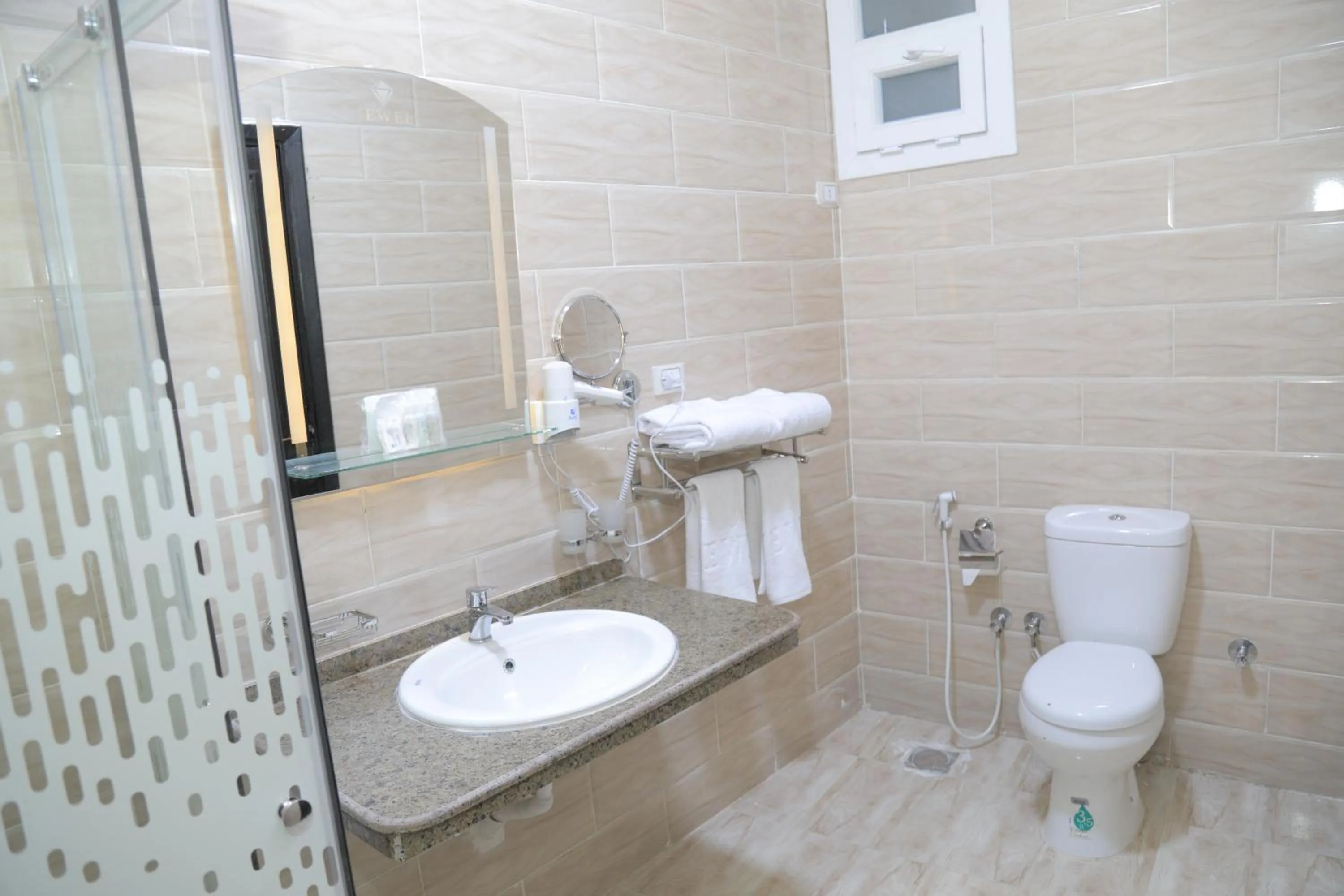Bathroom in Jewel Fayed Hotel