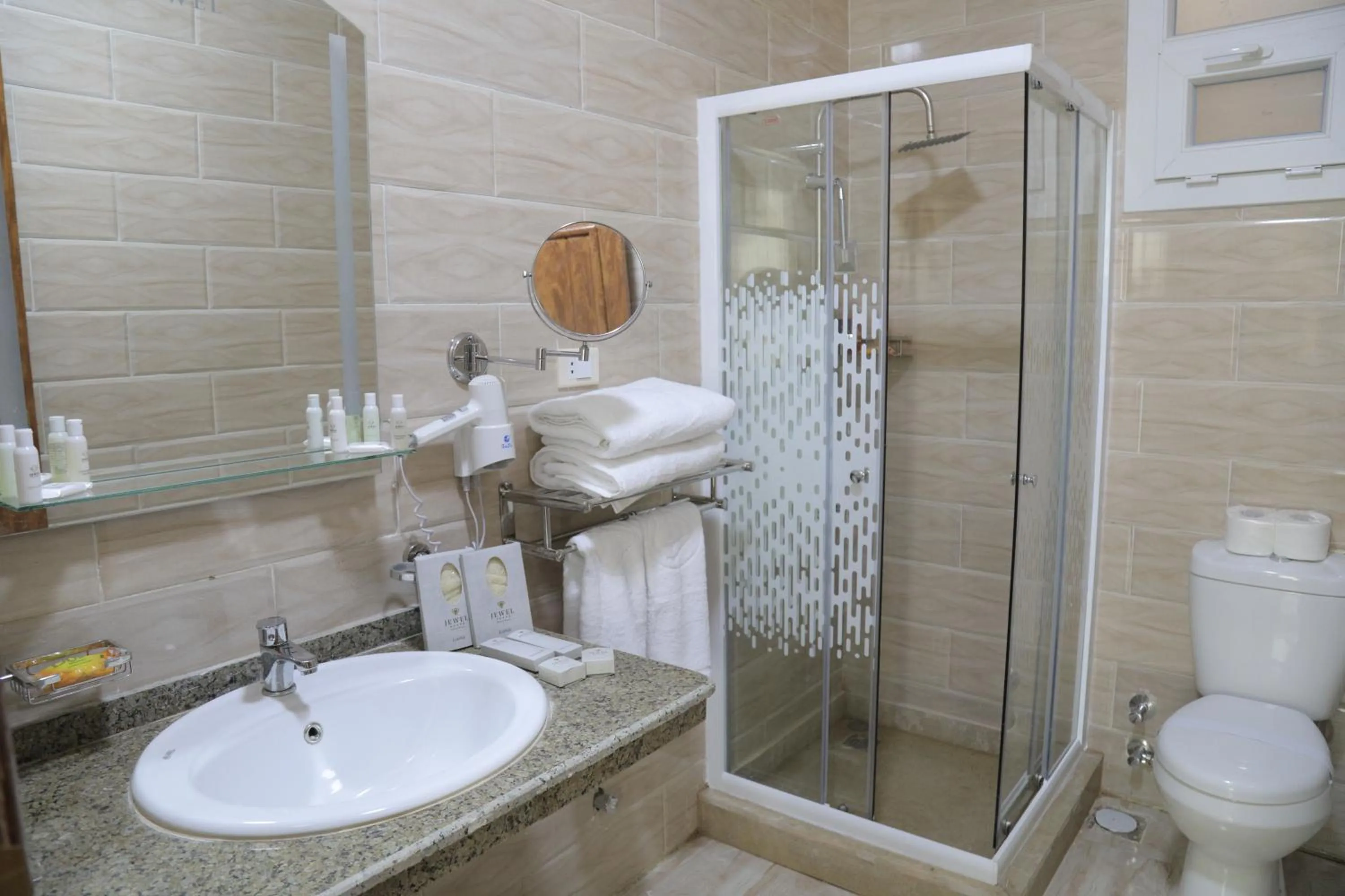 Bathroom in Jewel Fayed Hotel