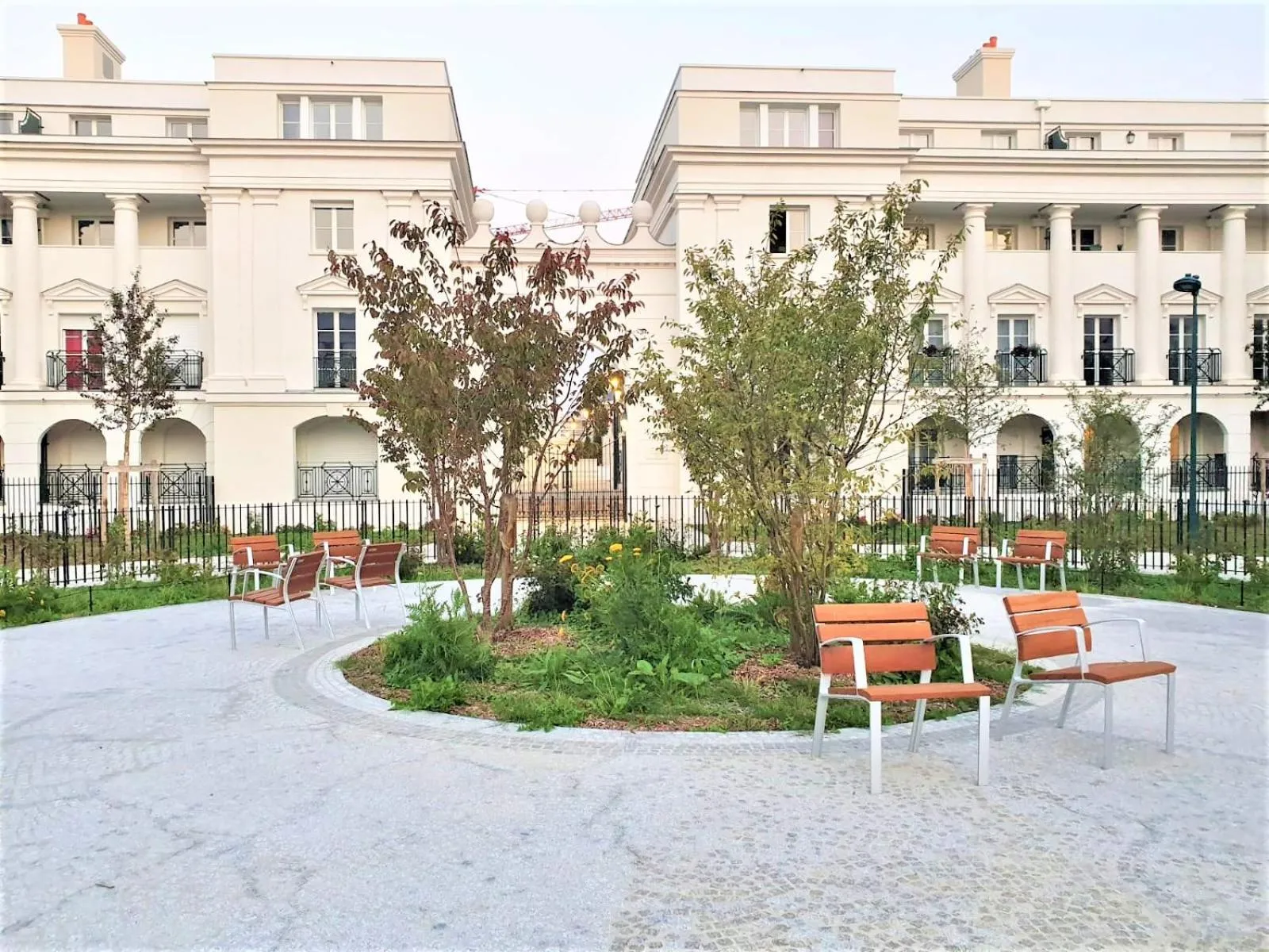 Patio in Sublime Appartemt 5 min Disneyland/Vallée Village/Val d'europe