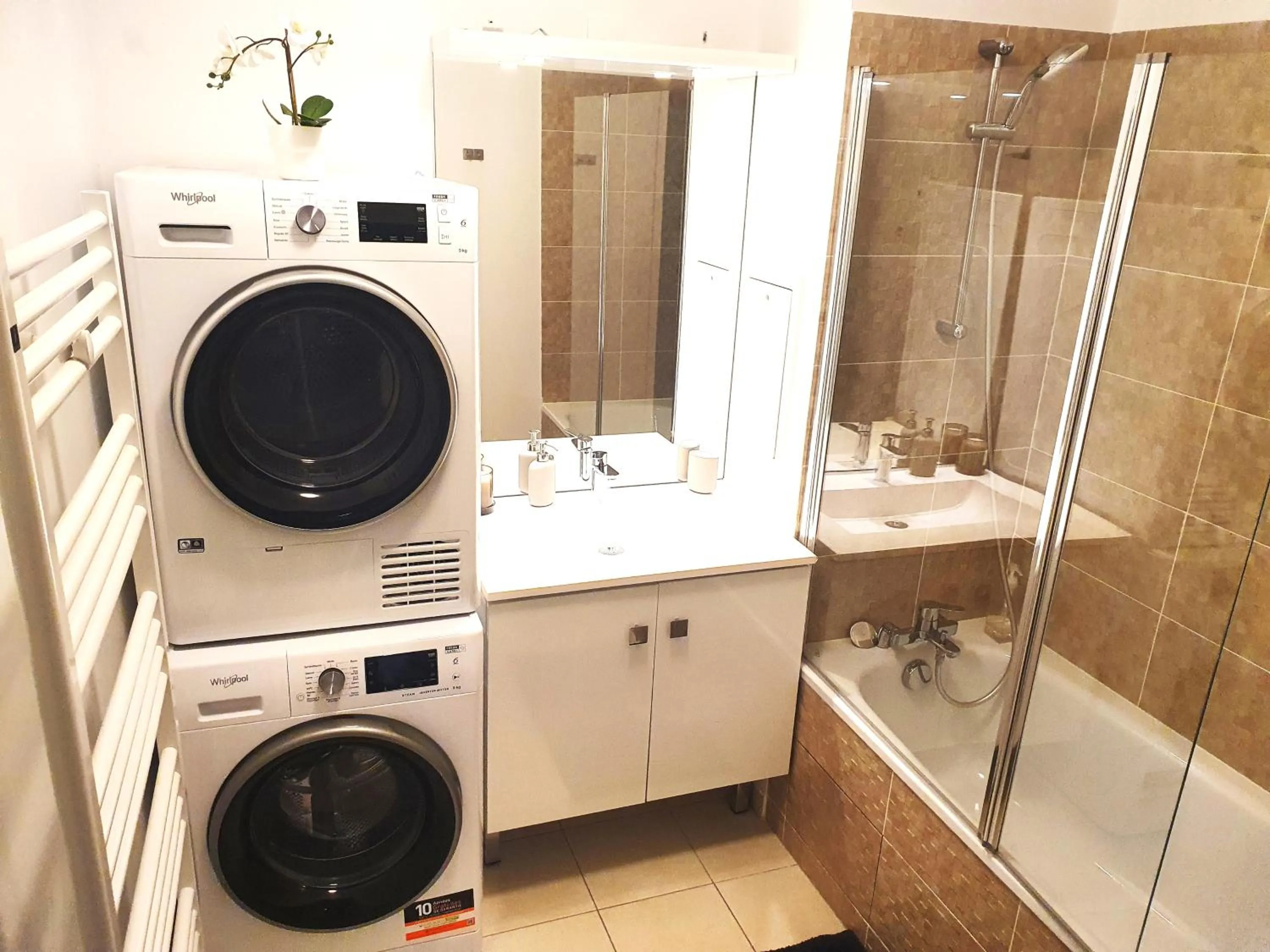 Bathroom in Sublime Appartemt 5 min Disneyland/Vallée Village/Val d'europe