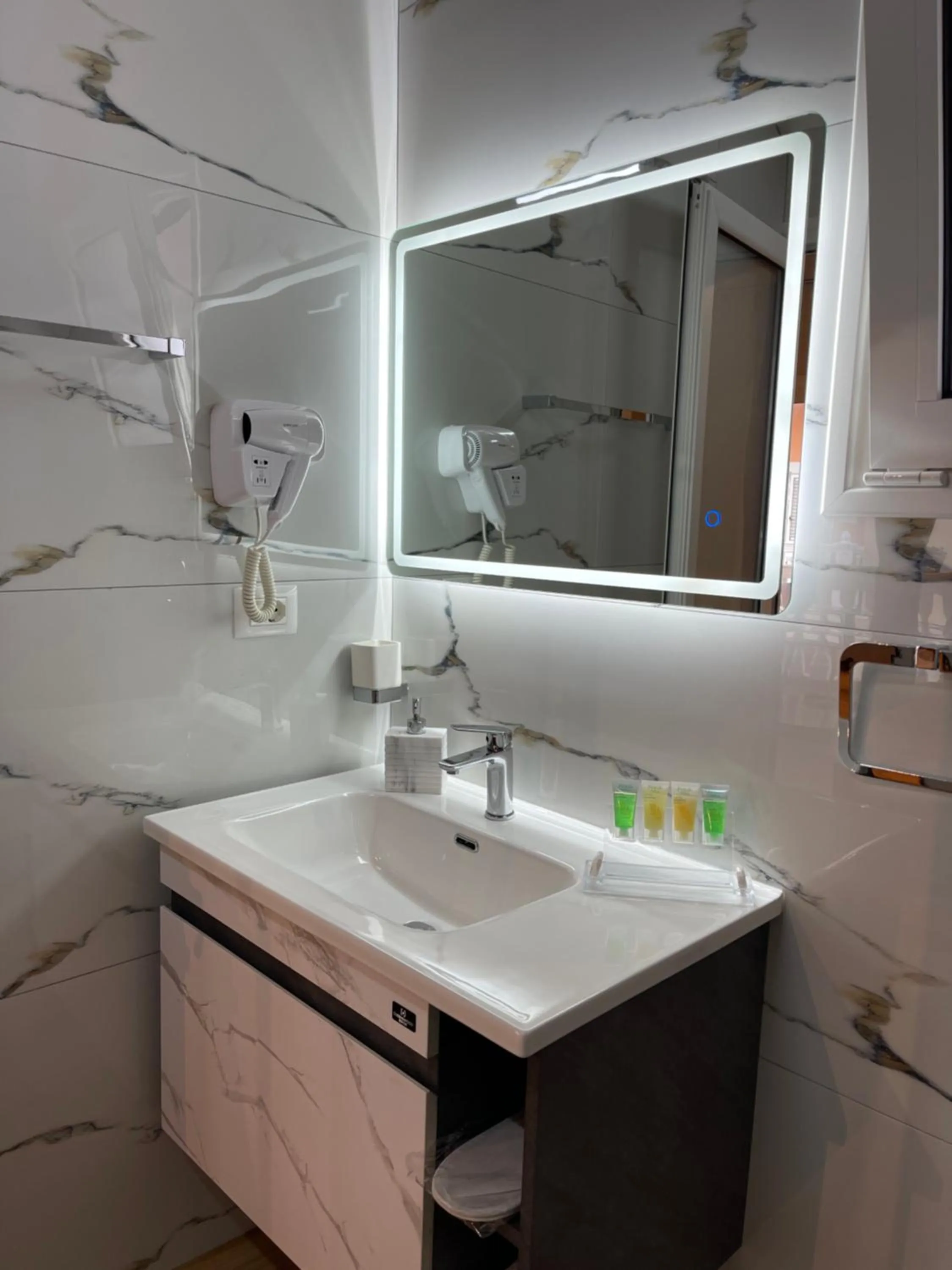 Bathroom in Arial Penthouse Suites