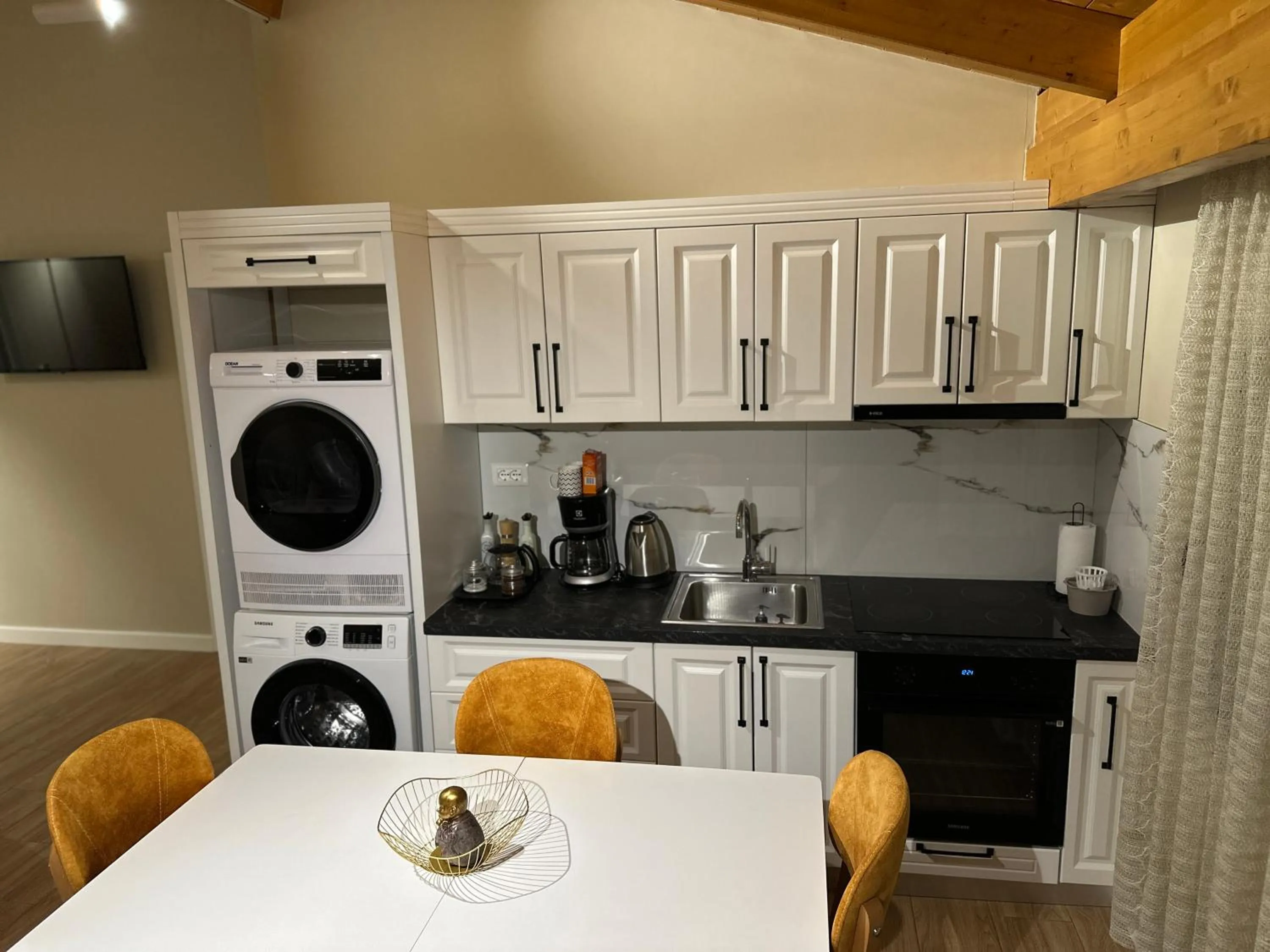 Coffee/tea facilities in Arial Penthouse Suites