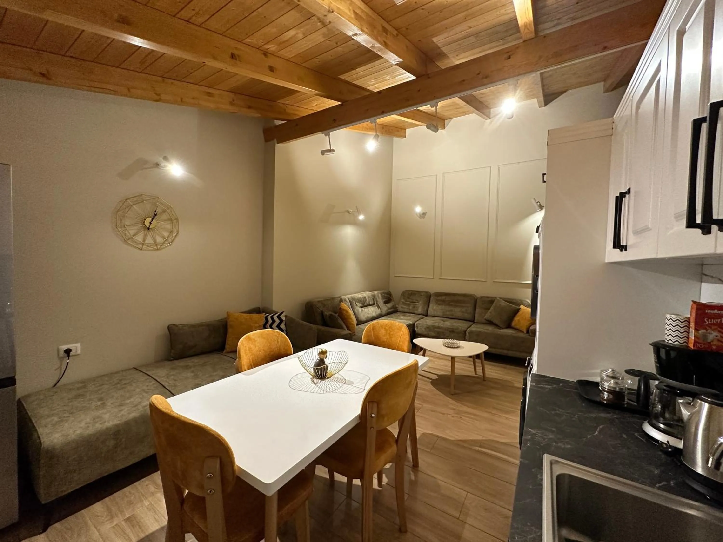 Coffee/tea facilities in Arial Penthouse Suites