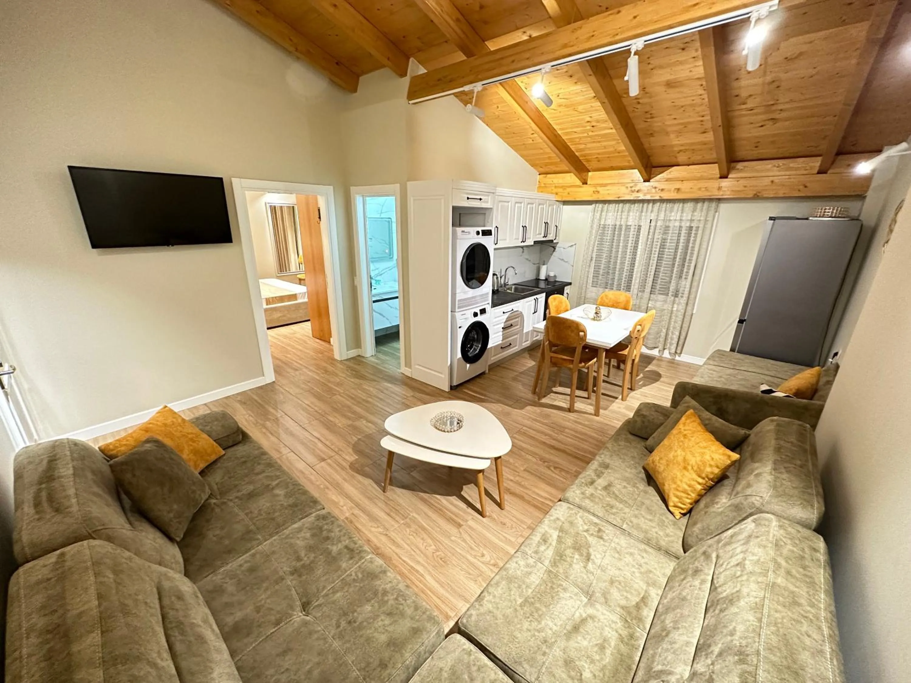 Communal lounge/ TV room in Arial Penthouse Suites