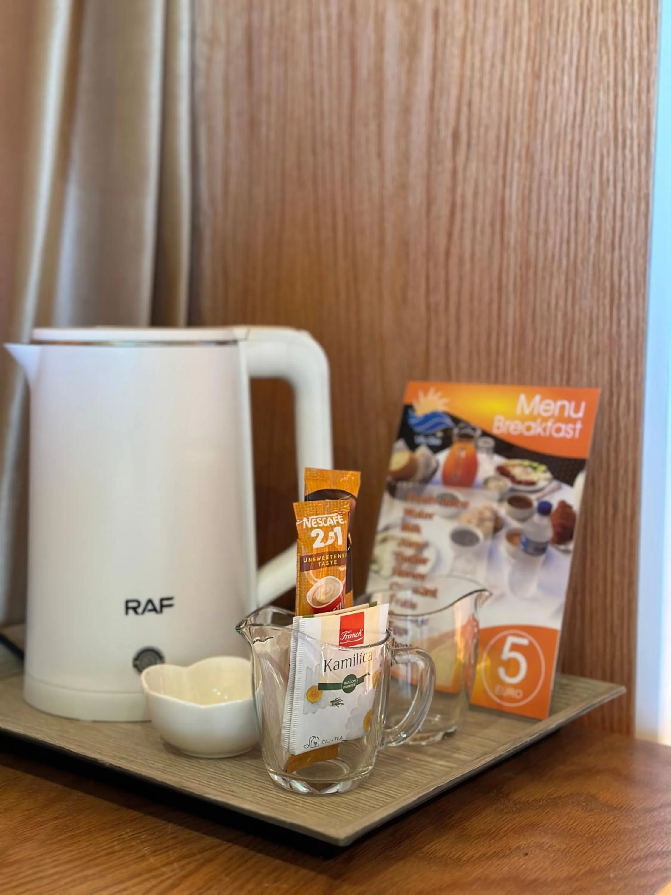 Coffee/tea facilities in Arial Penthouse Suites