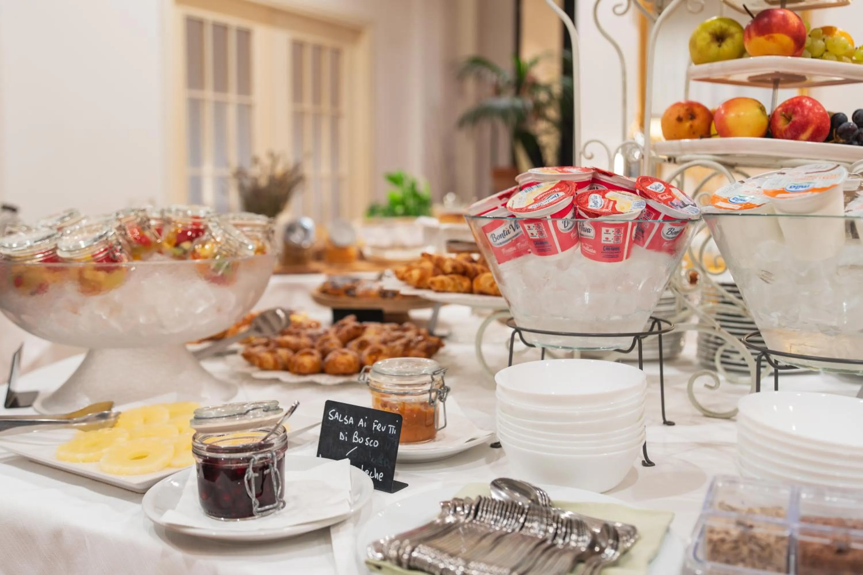 Breakfast in Hotel Castello Artemide Congressi