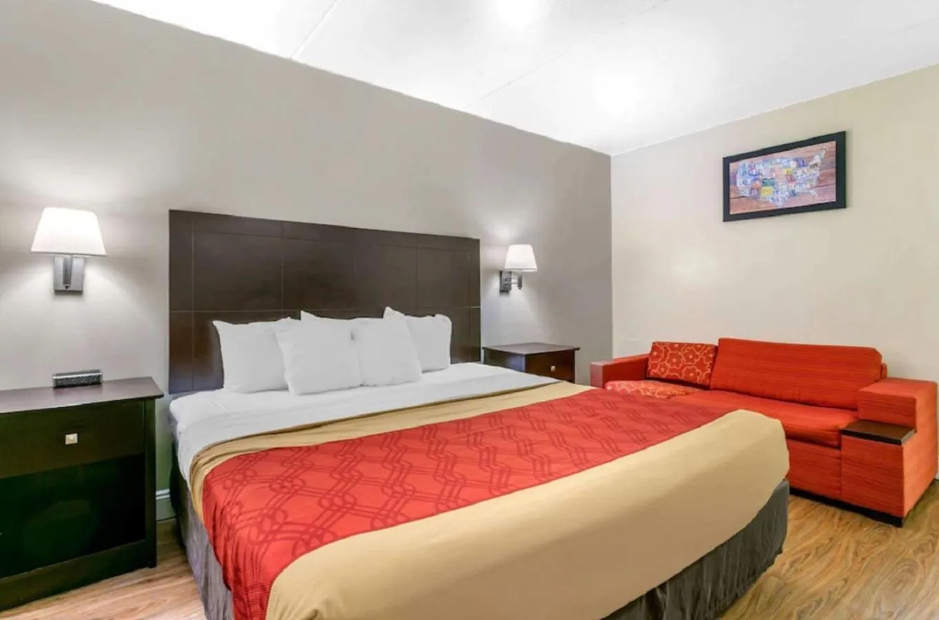 Bed in King's Inn Motel