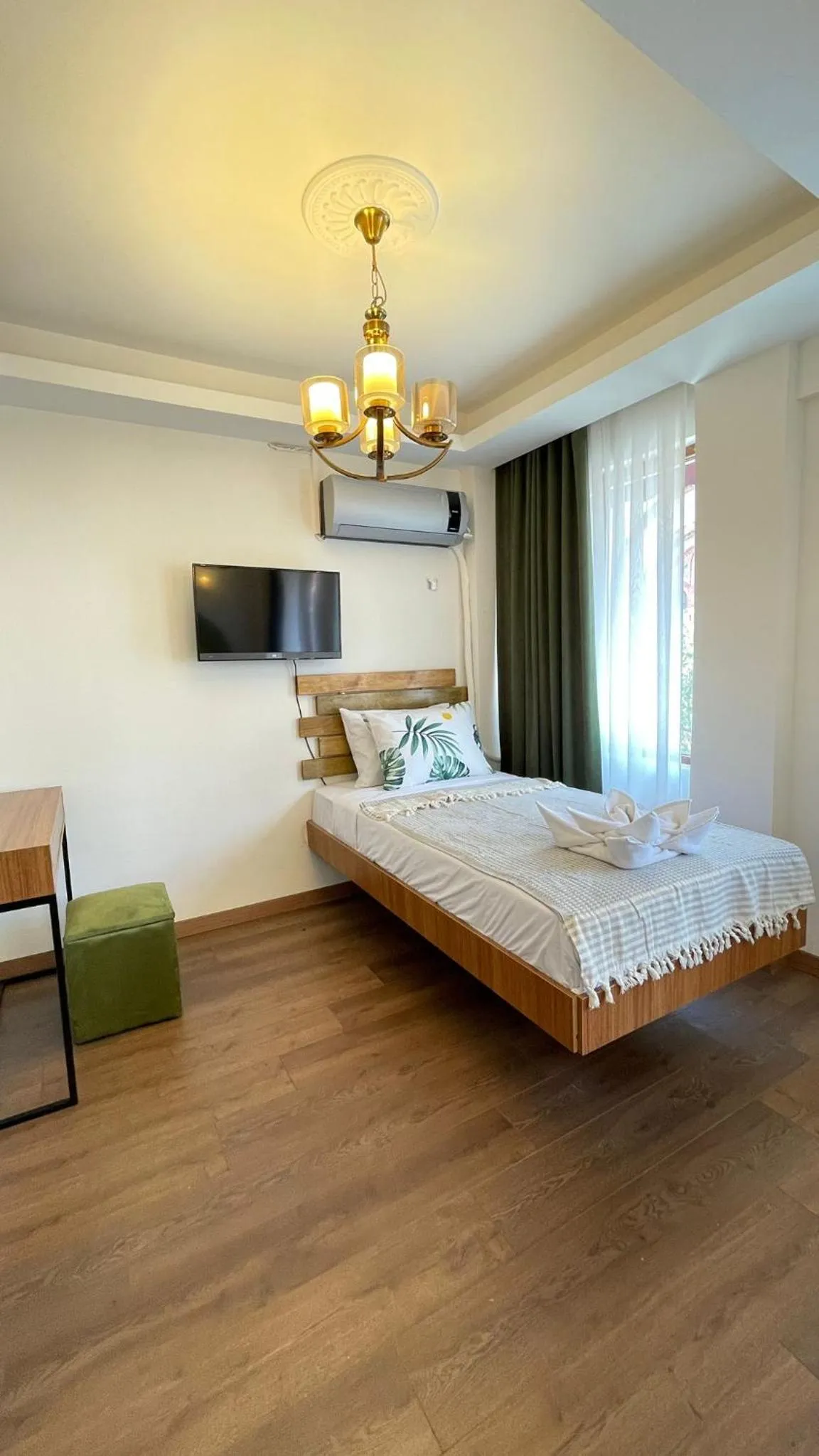 Communal lounge/ TV room, Bed in Malakat Istanbul Hotel & Spa