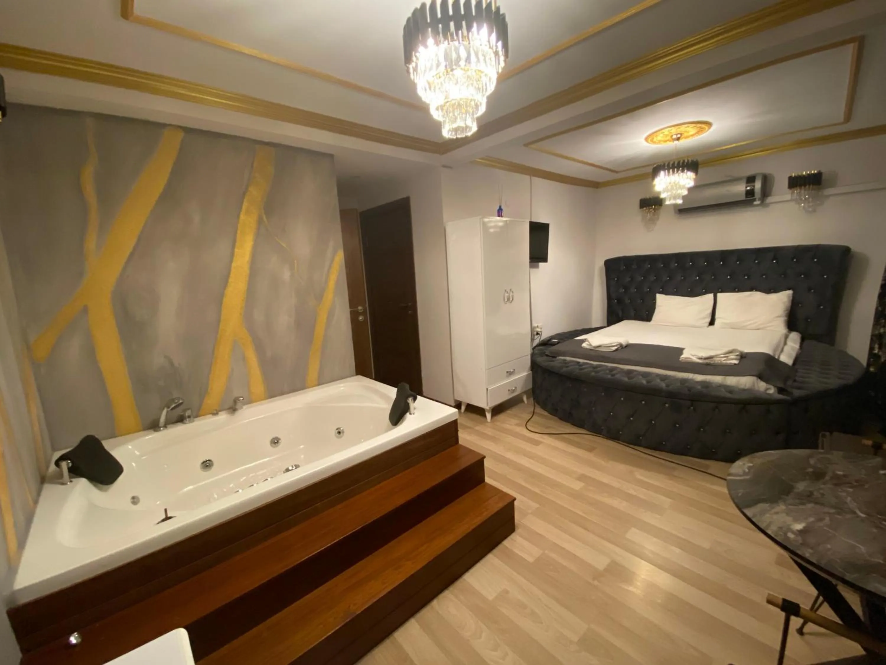 Photo of the whole room in Malakat Istanbul Hotel & Spa