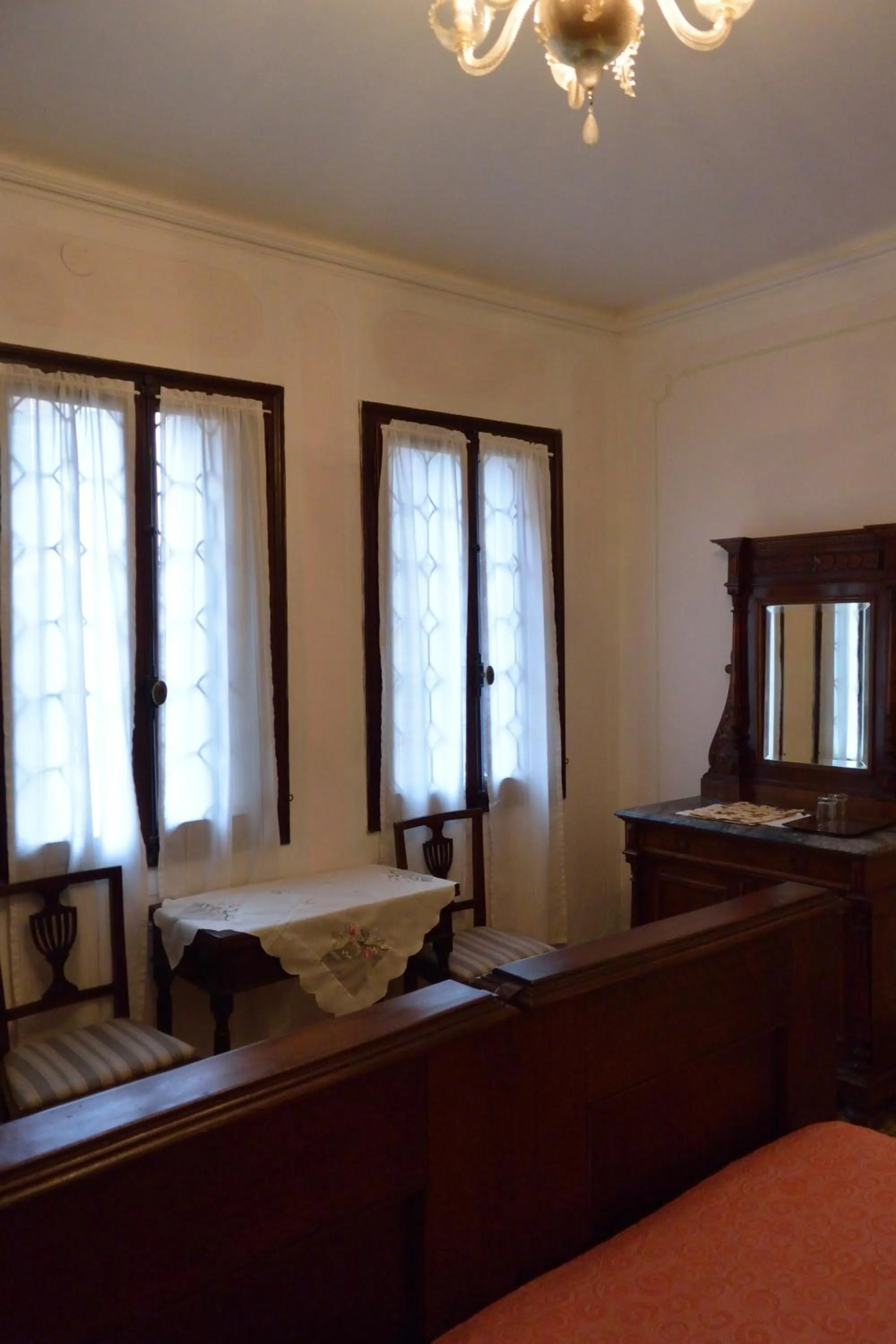 Decorative detail, Bed in Pensione Seguso