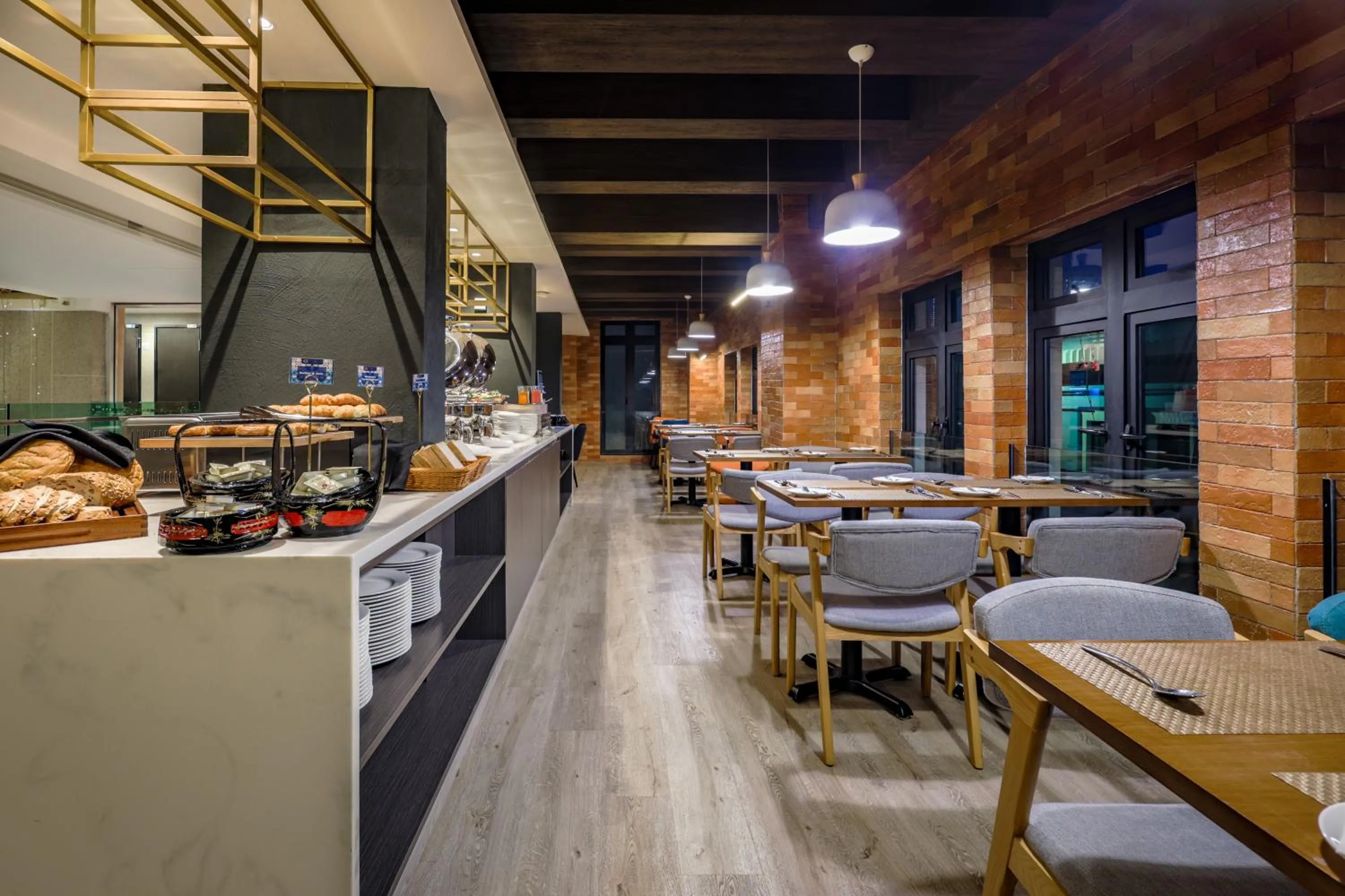 Restaurant/places to eat in Santa Grand Classic Kuala Lumpur, Chinatown