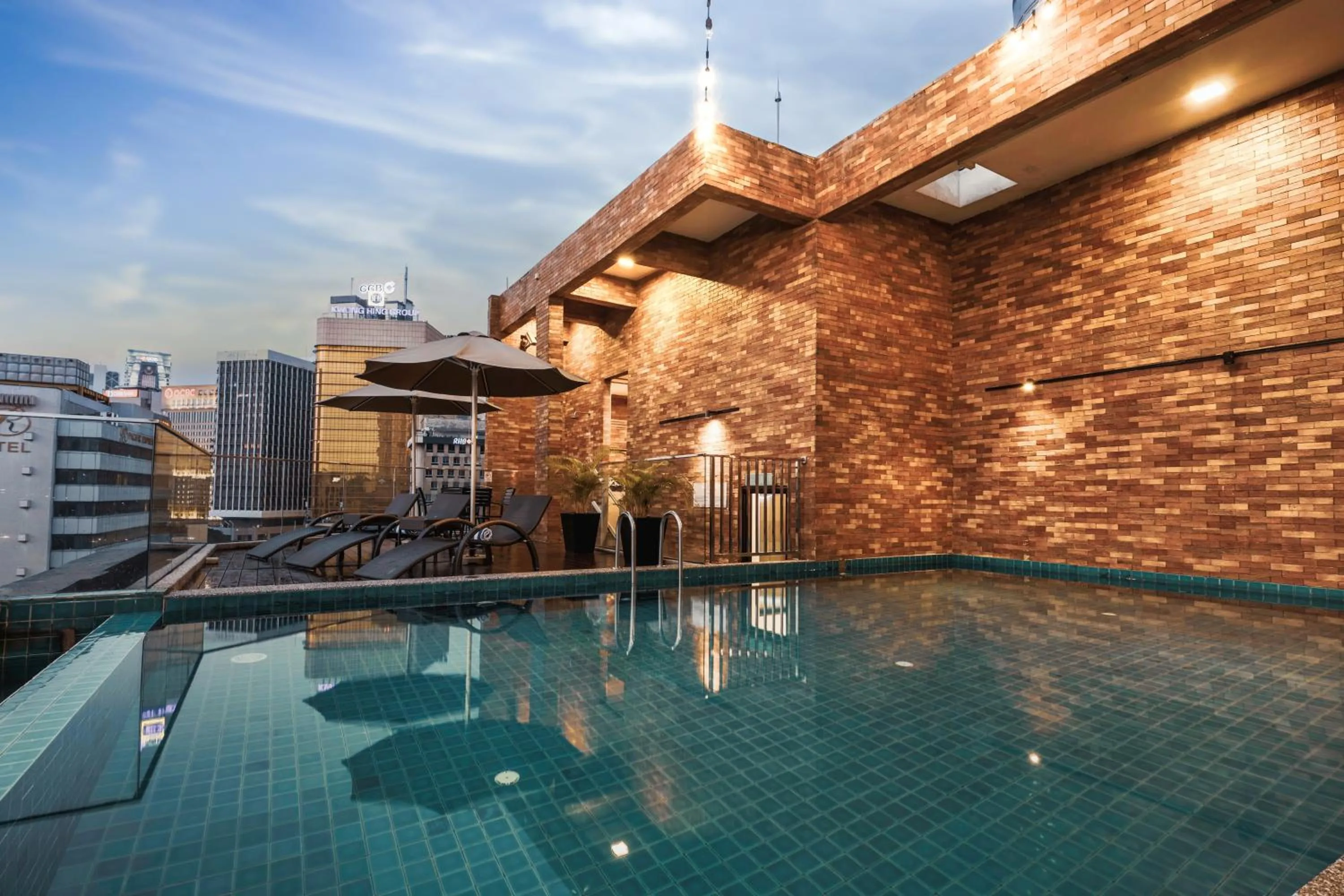 Swimming pool in Santa Grand Classic Kuala Lumpur, Chinatown